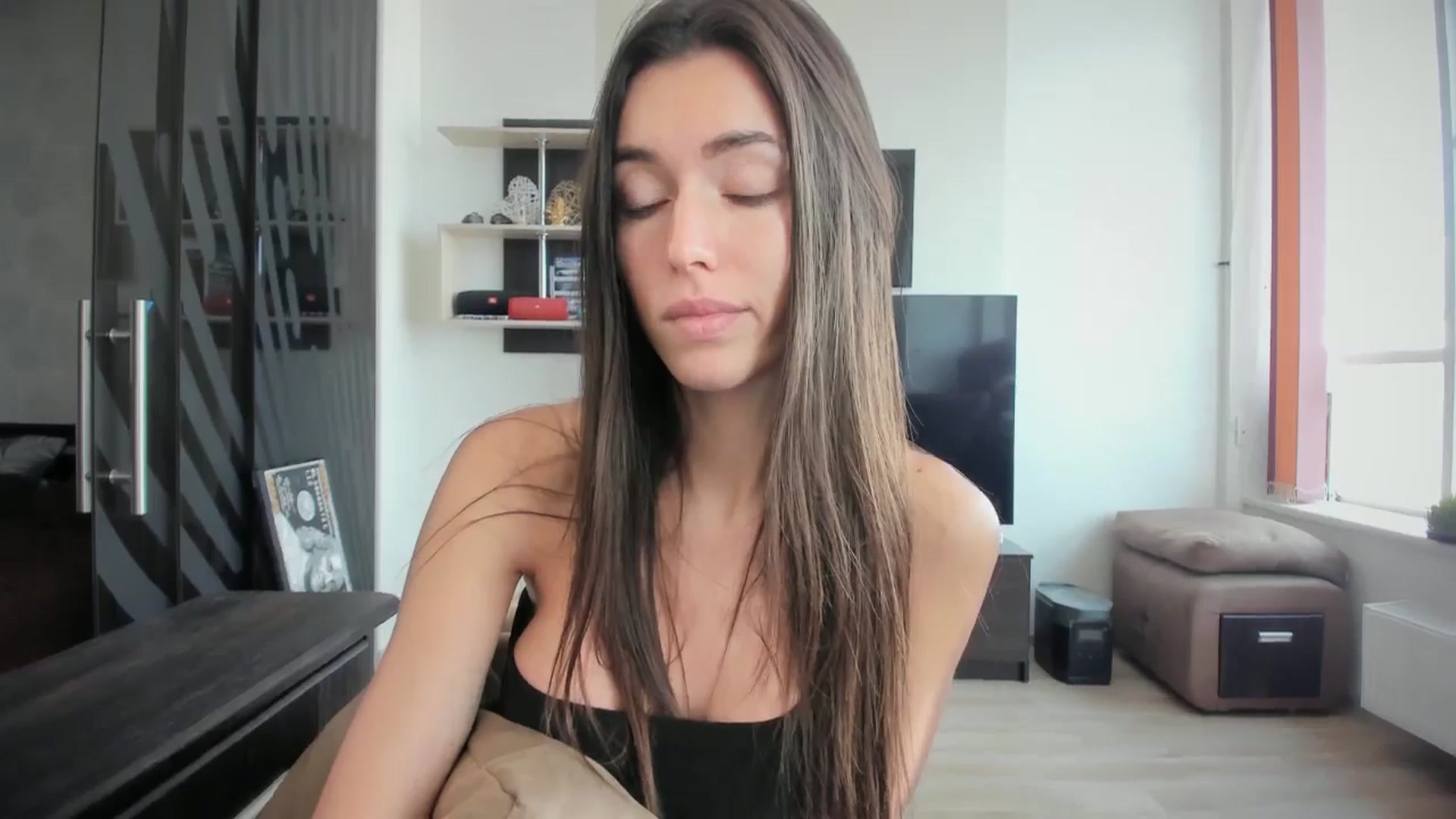 Gallery image thumbnail from laurensaenz's myfreecams stream on, 10/17/2024, 10:56 image 13 of 20