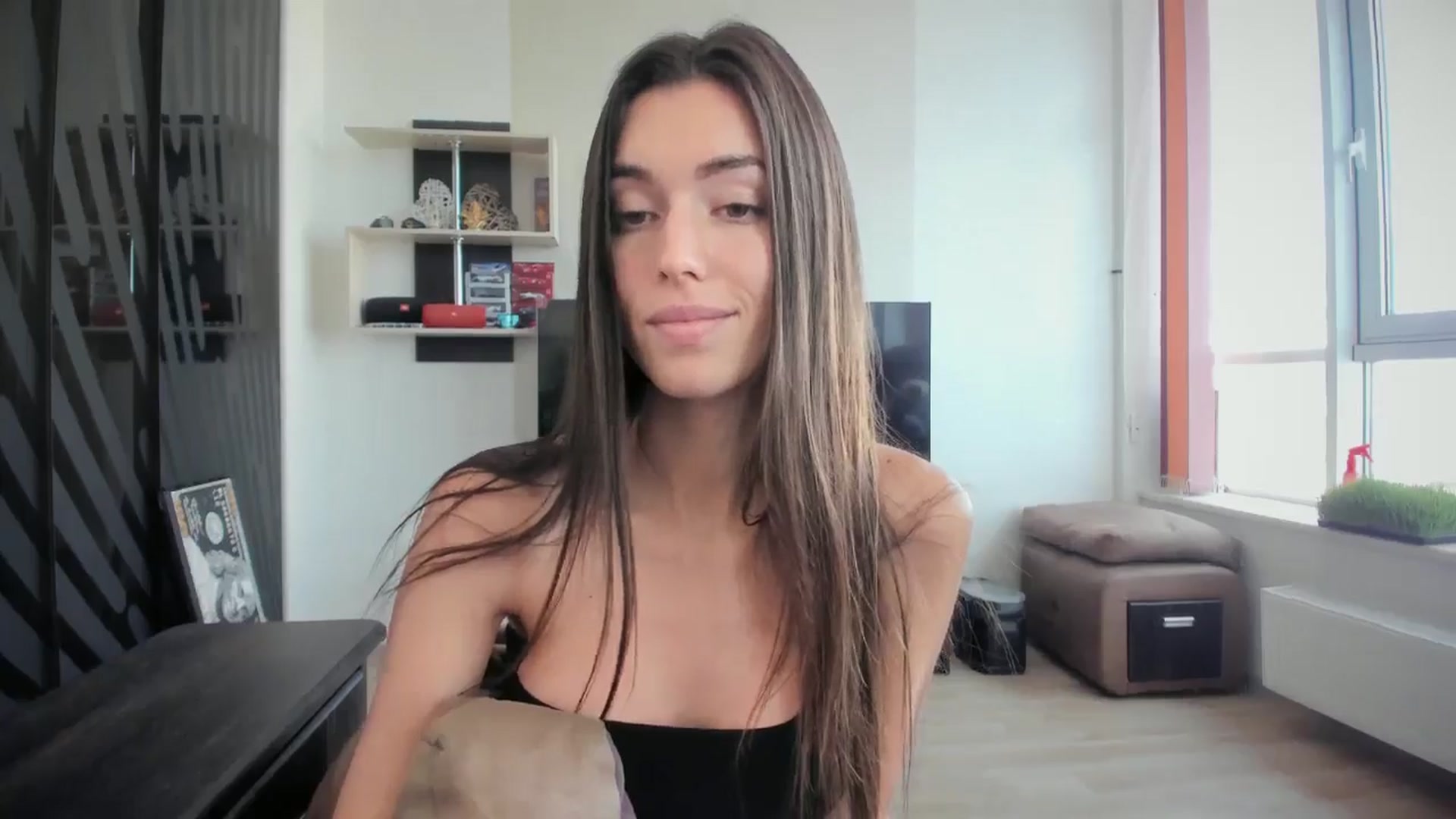 Gallery image thumbnail from laurensaenz's myfreecams stream on, 10/17/2024, 12:05 image 10 of 20