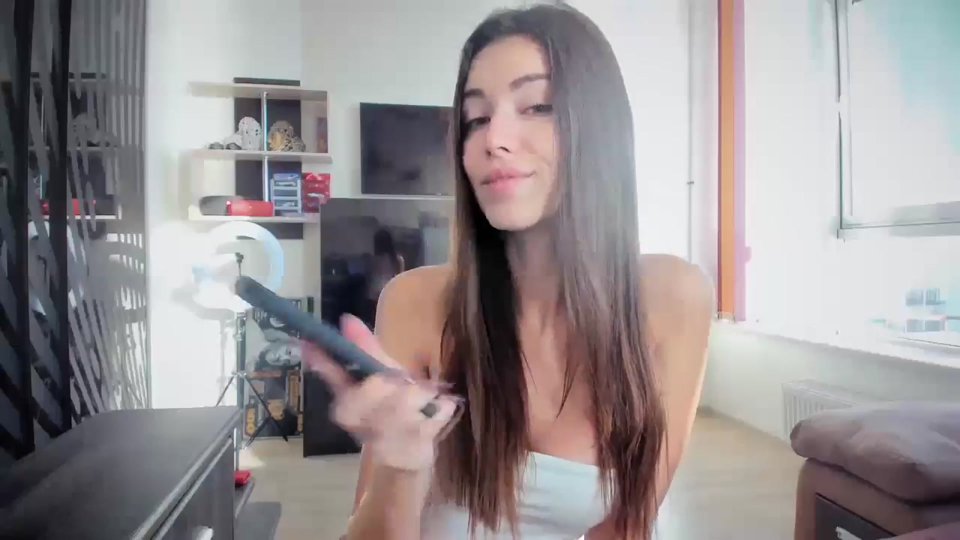 Gallery image thumbnail from laurensaenz's myfreecams stream on, 11/19/2024, 07:01 image 6 of 20