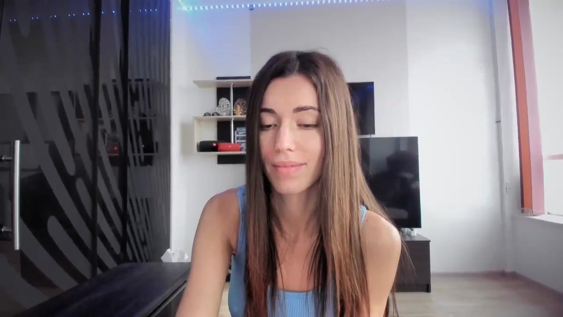 Gallery image thumbnail from laurensaenz's myfreecams stream on, 12/08/2024, 09:08 image 14 of 20