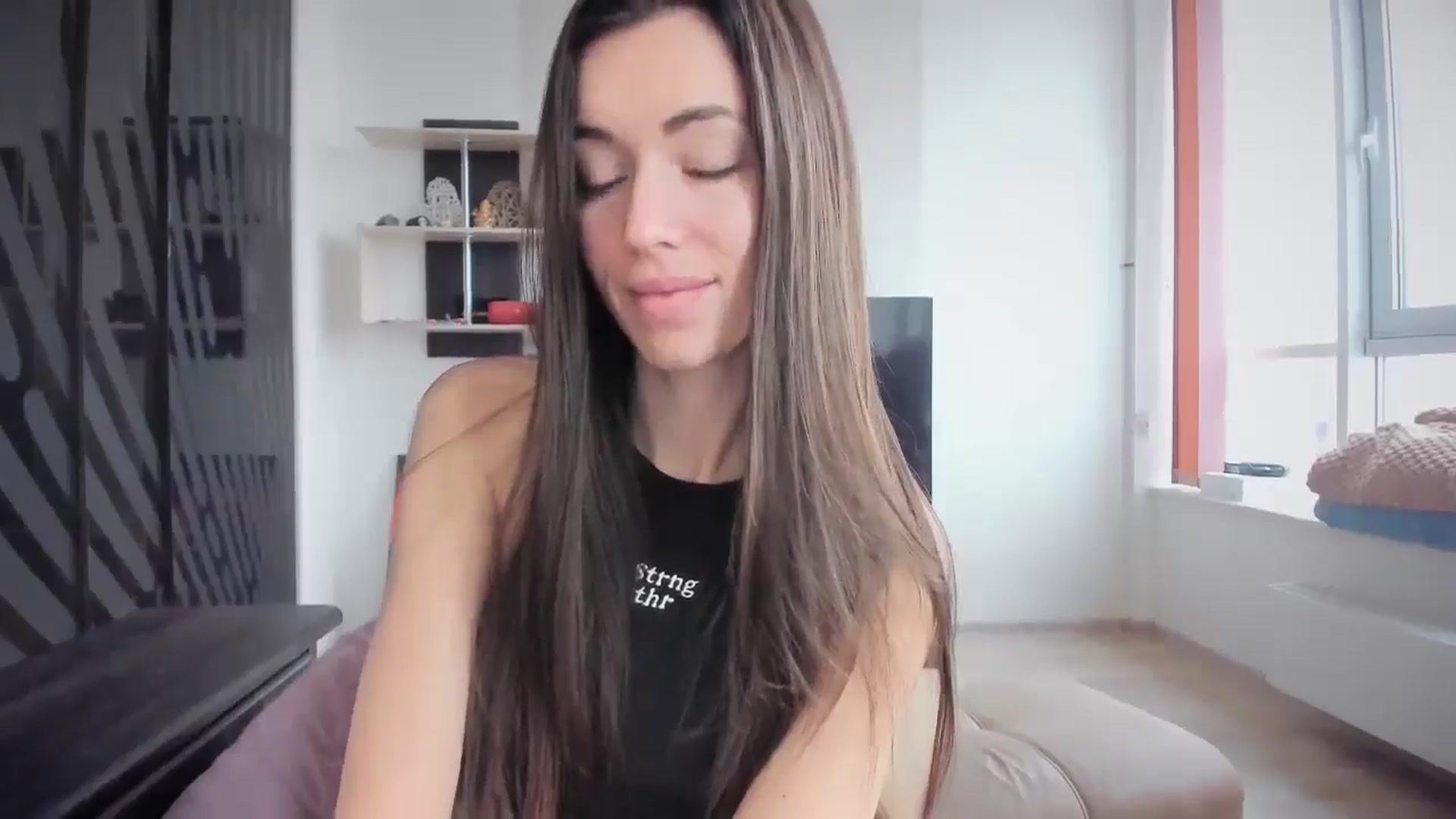 Gallery image thumbnail from laurensaenz's myfreecams stream on, 01/27/2025, 09:45 image 17 of 20