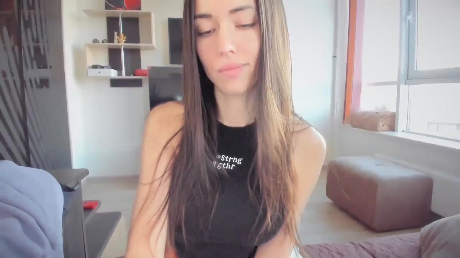 Gallery image thumbnail from laurensaenz's myfreecams stream on, 02/08/2025, 14:49 image 11 of 20