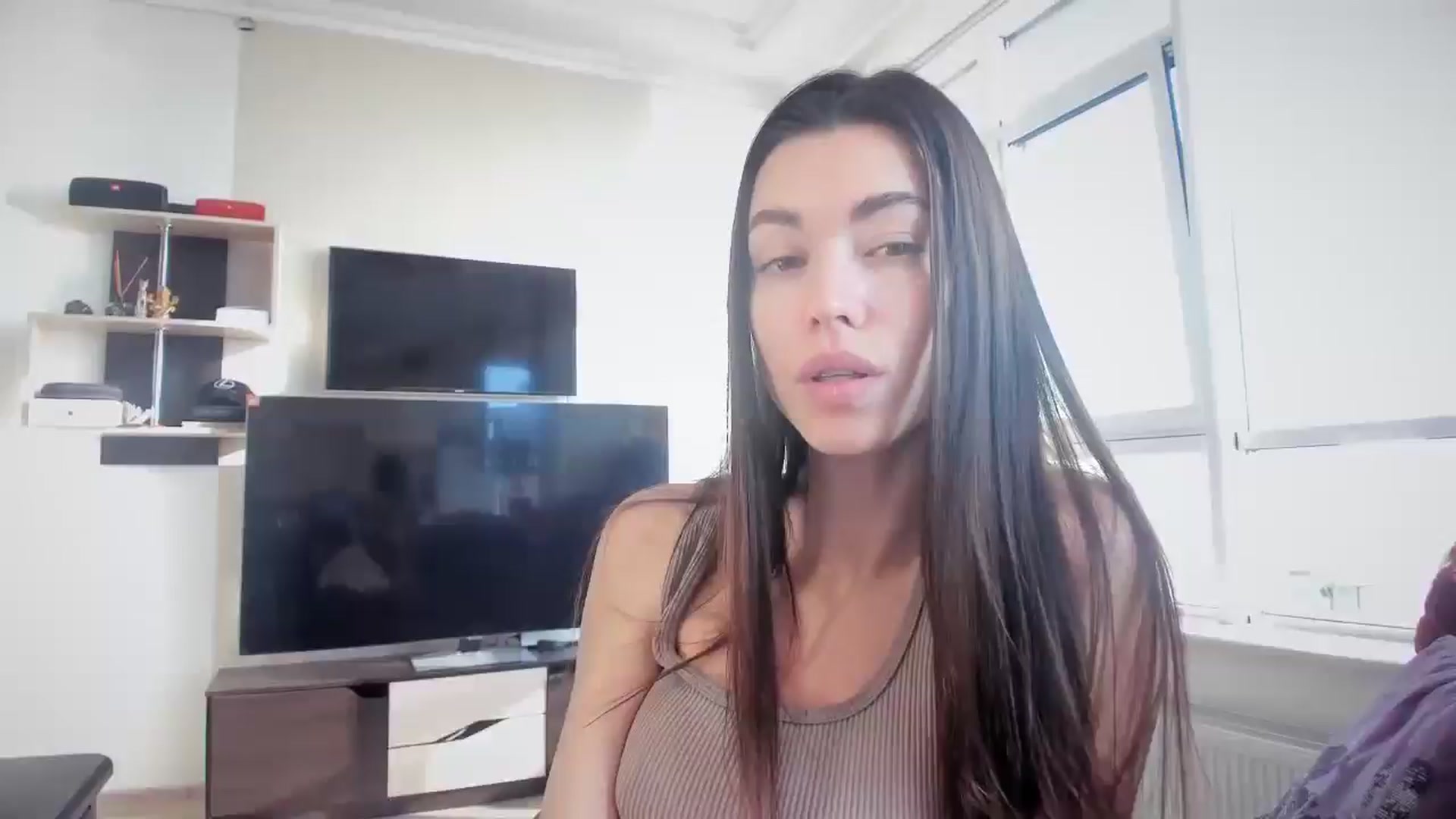 Gallery image thumbnail from laurensaenz's myfreecams stream on, 04/01/2025, 06:51 image 1 of 20