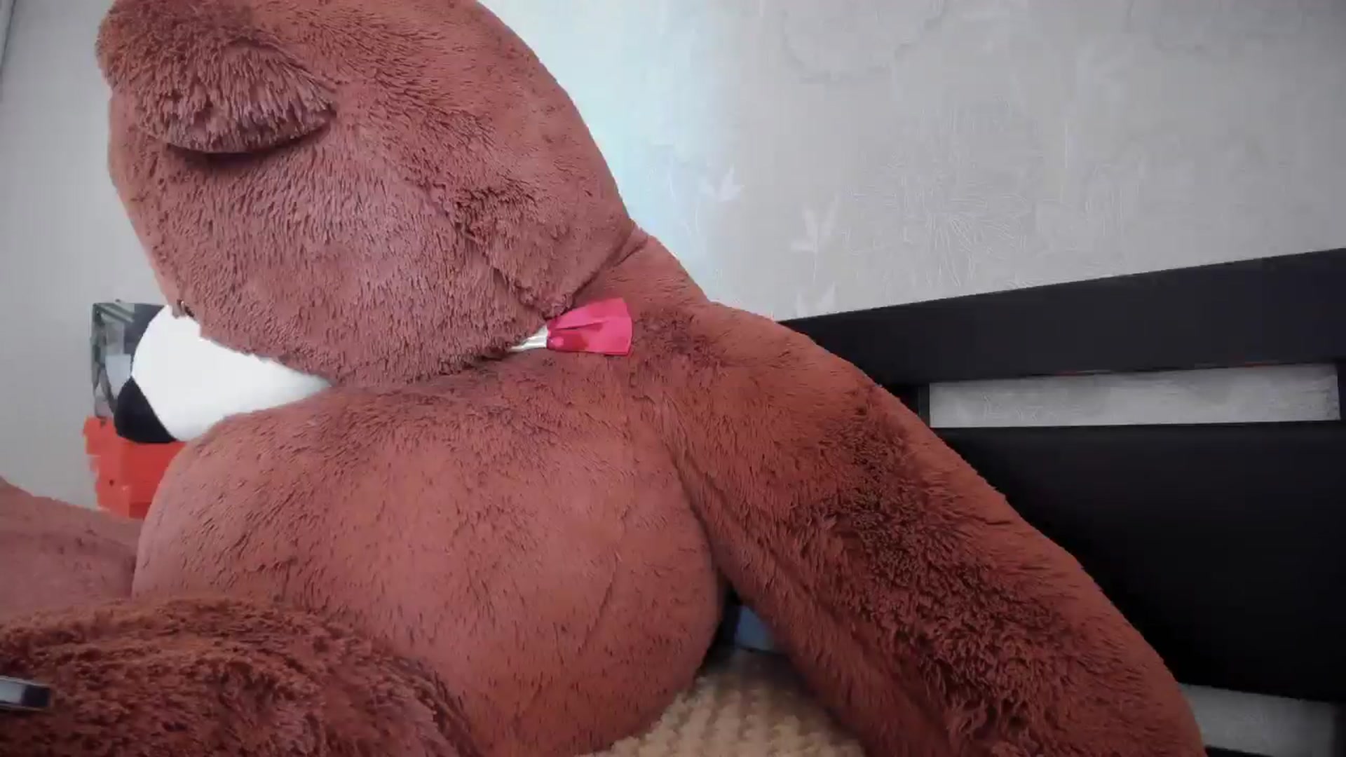 Gallery image thumbnail from laurensaenz's myfreecams stream on, 07/05/2025, 07:15 image 12 of 20