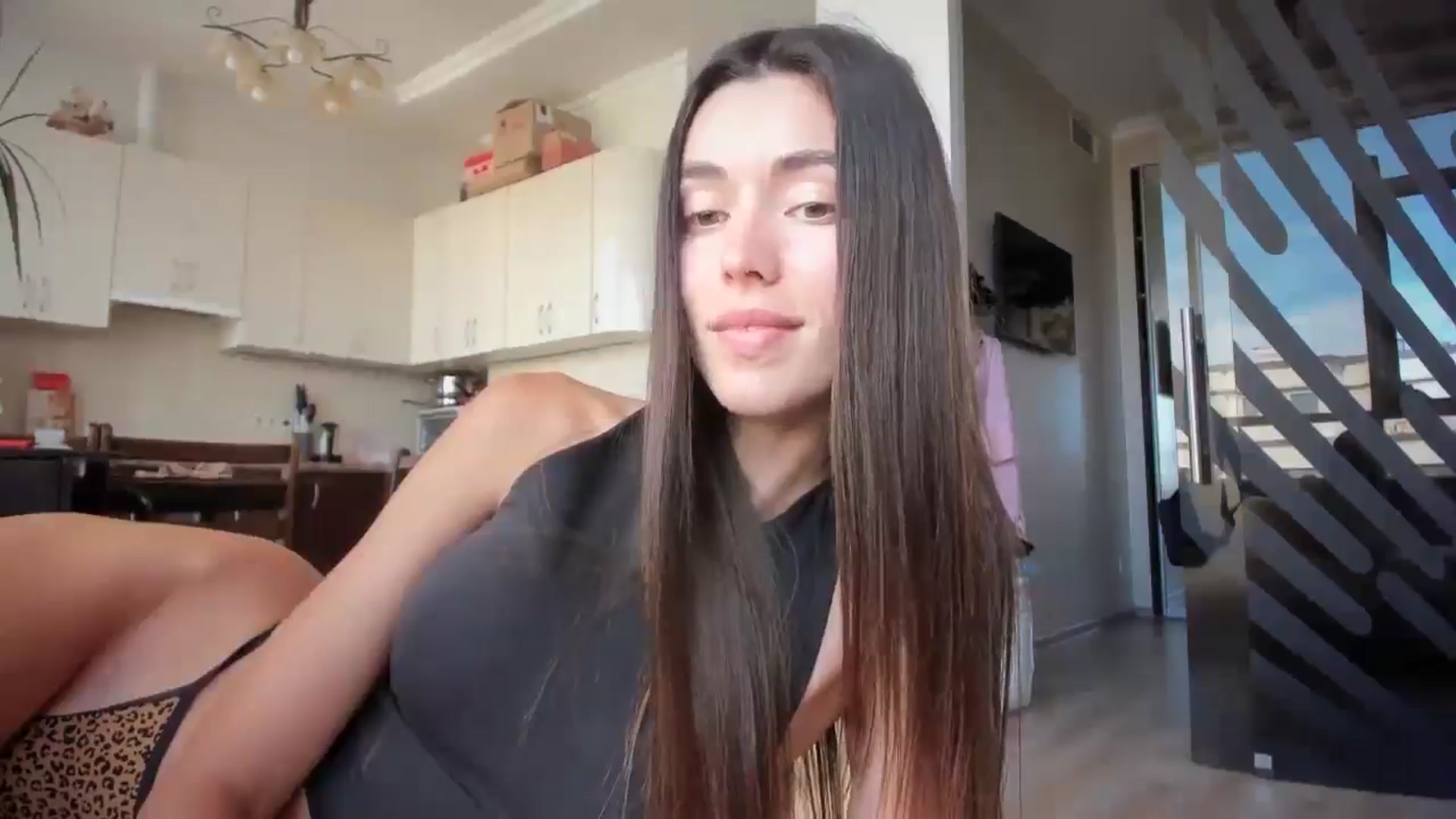 Gallery image thumbnail from laurensaenz's myfreecams stream on, 07/18/2025, 13:53 image 9 of 20