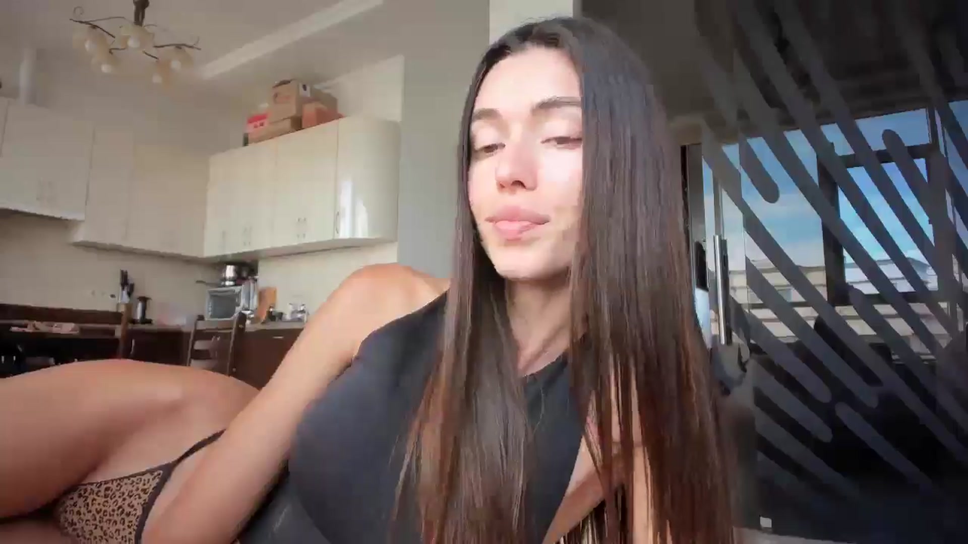 Gallery image thumbnail from laurensaenz's myfreecams stream on, 07/18/2025, 13:53 image 16 of 20