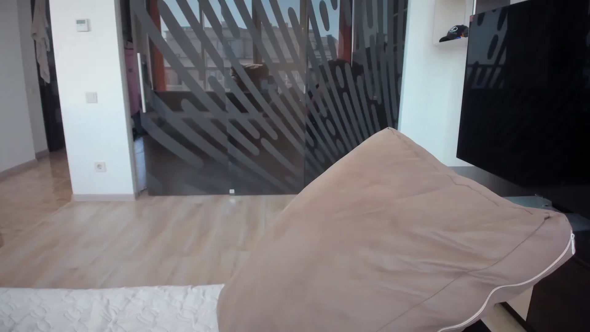 Gallery image thumbnail from laurensaenz's myfreecams stream on, 07/26/2025, 08:10 image 3 of 20