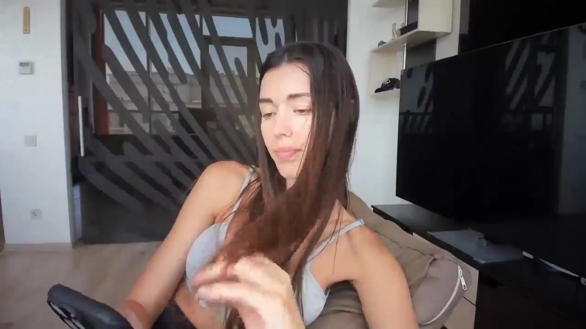 Gallery image thumbnail from laurensaenz's myfreecams stream on, 07/26/2025, 09:19 image 16 of 20