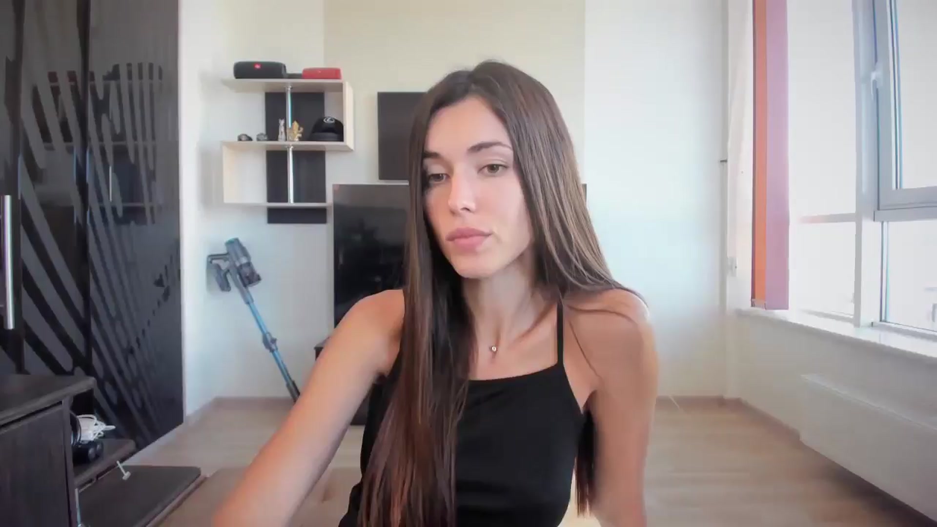 Gallery image thumbnail from laurensaenz's myfreecams stream on, 08/15/2025, 14:06 image 2 of 20