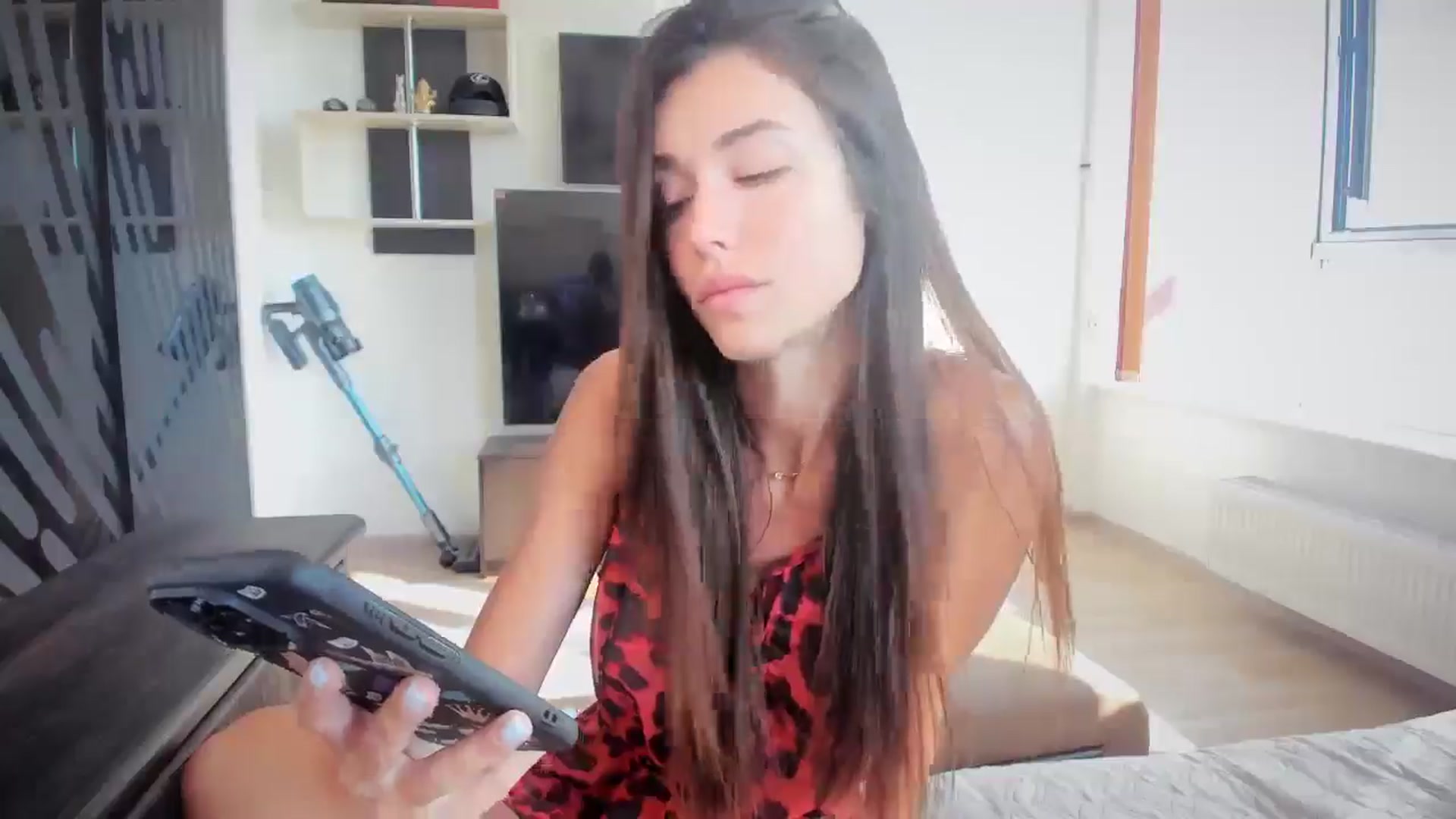 Gallery image thumbnail from laurensaenz's myfreecams stream on, 08/18/2025, 06:34 image 19 of 20