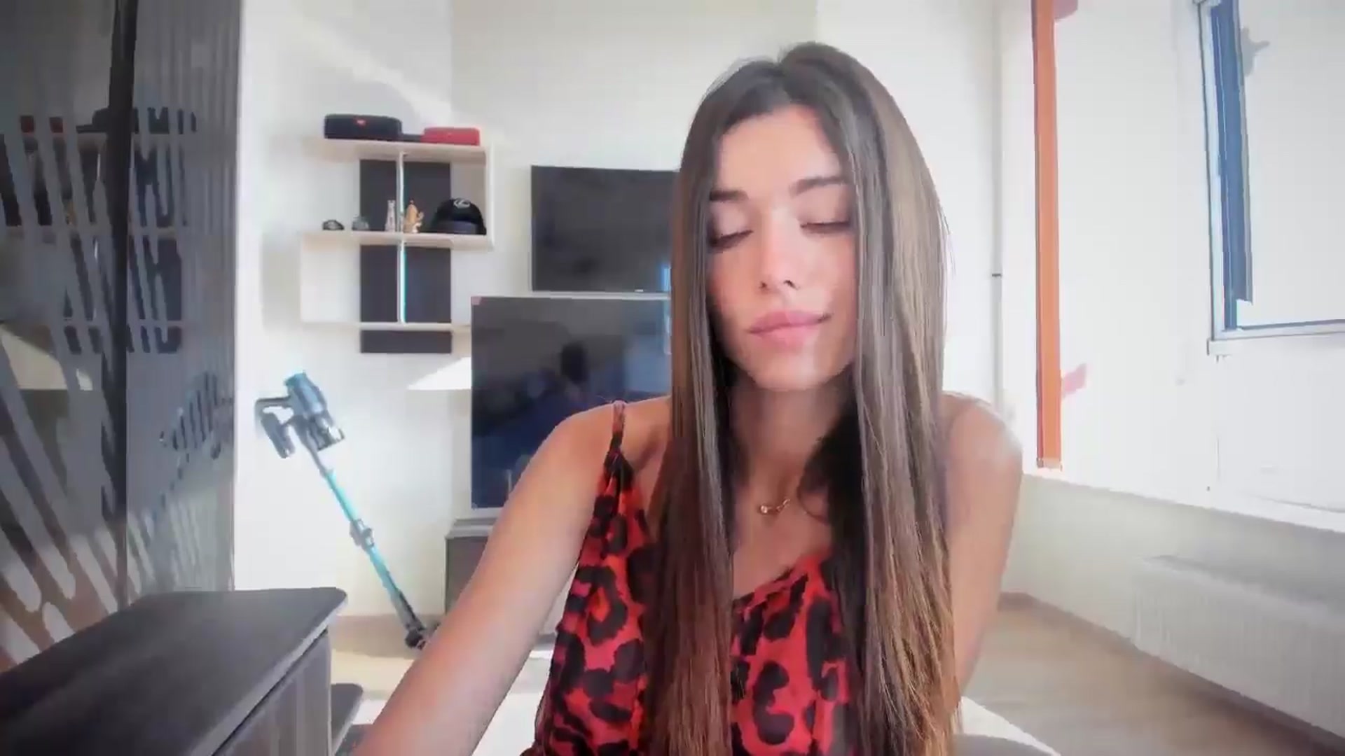 Gallery image thumbnail from laurensaenz's myfreecams stream on, 08/18/2025, 06:34 image 10 of 20