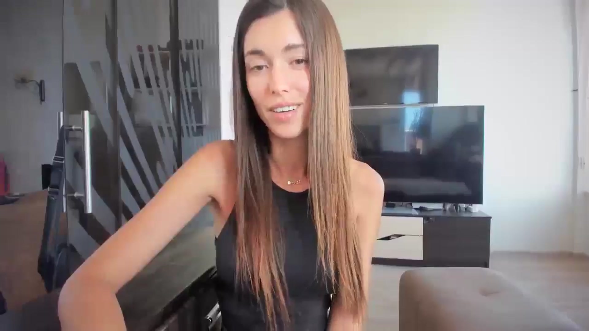 Gallery image thumbnail from laurensaenz's myfreecams stream on, 08/18/2025, 12:26 image 18 of 20