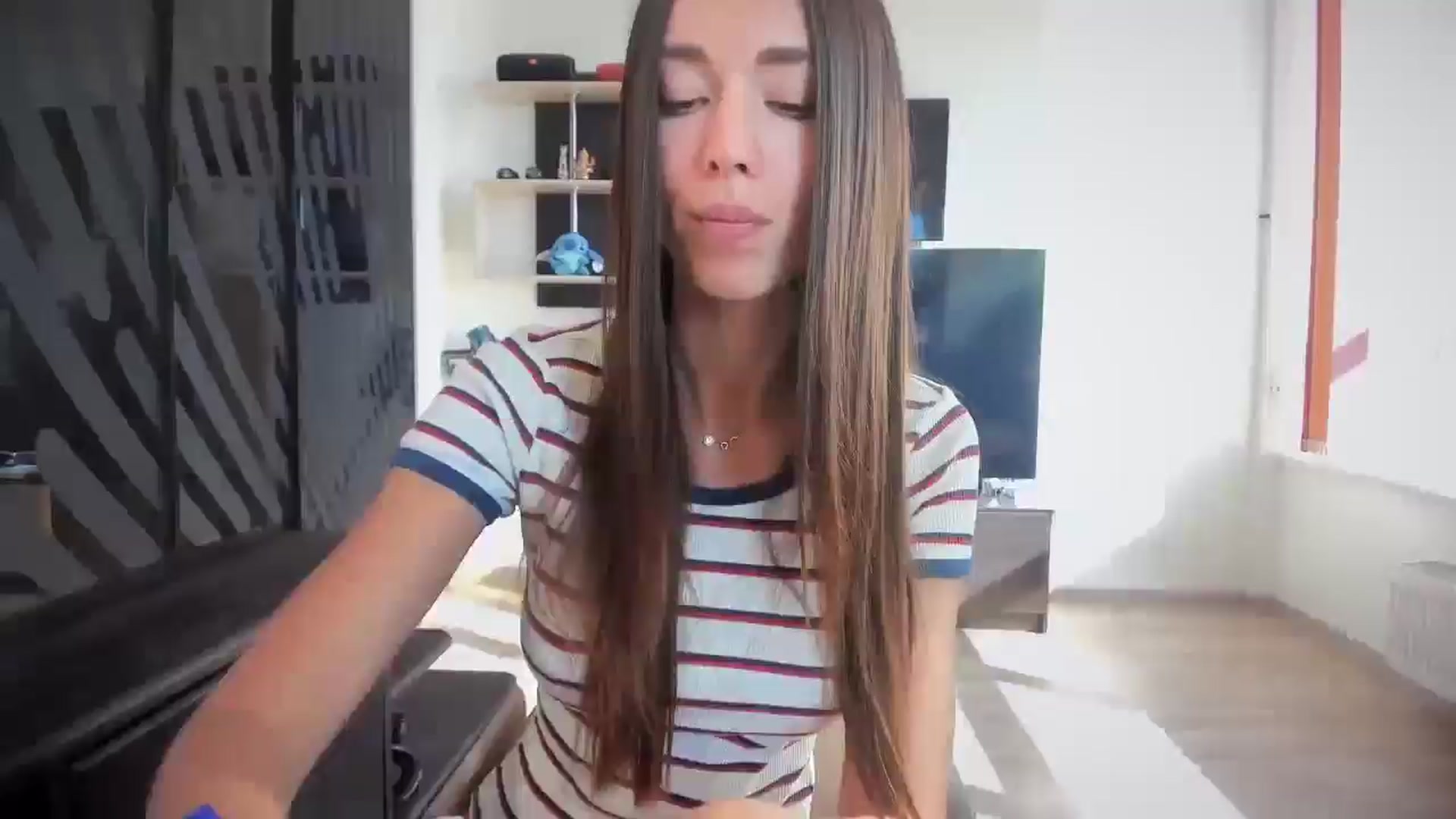 Gallery image thumbnail from laurensaenz's myfreecams stream on, 08/21/2025, 07:56 image 1 of 20