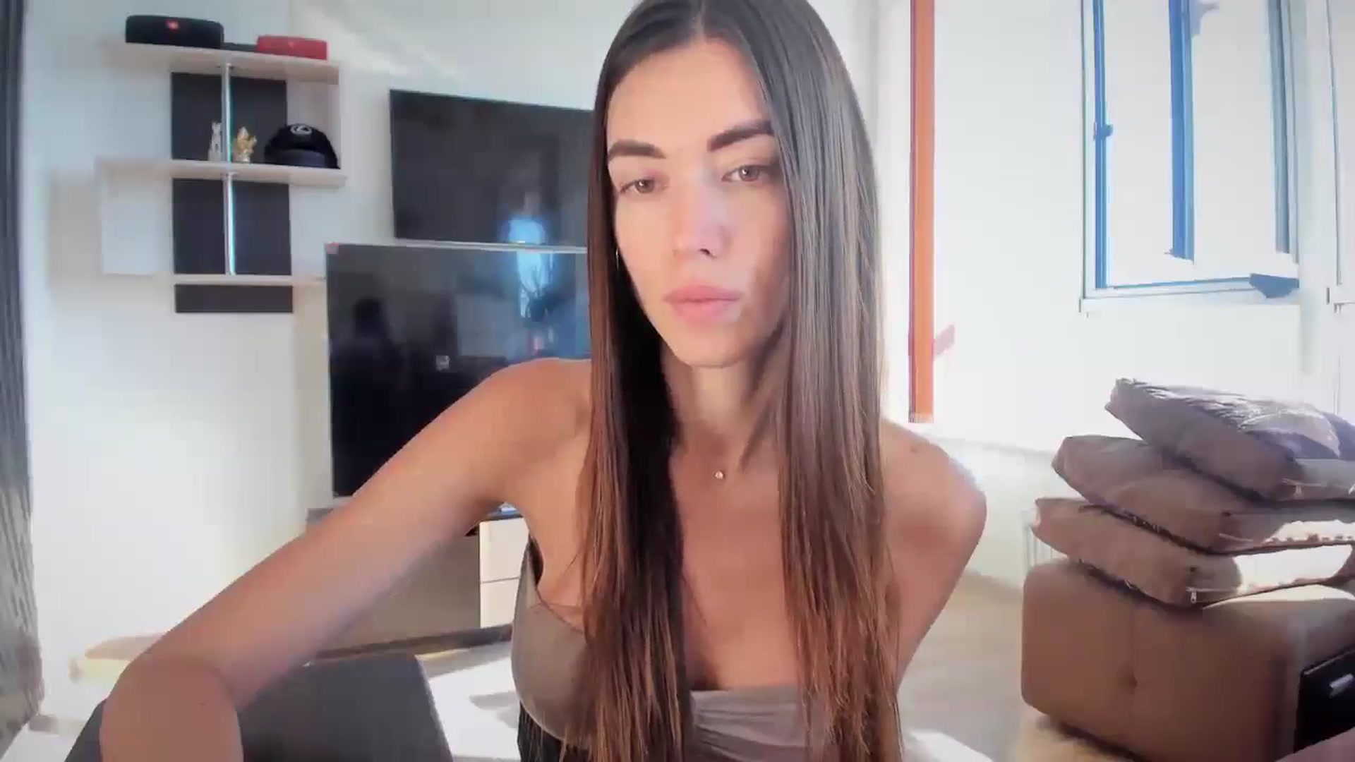 Gallery image thumbnail from laurensaenz's myfreecams stream on, 08/28/2025, 06:26 image 6 of 20