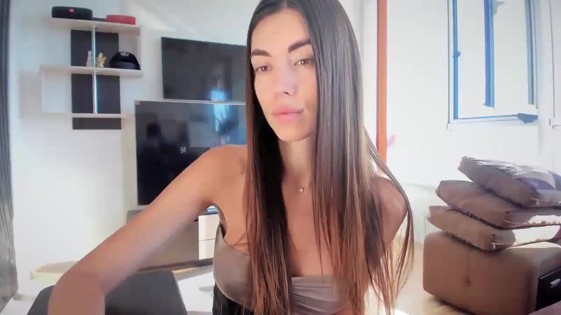 Gallery image thumbnail from laurensaenz's myfreecams stream on, 08/28/2025, 06:26 image 7 of 20