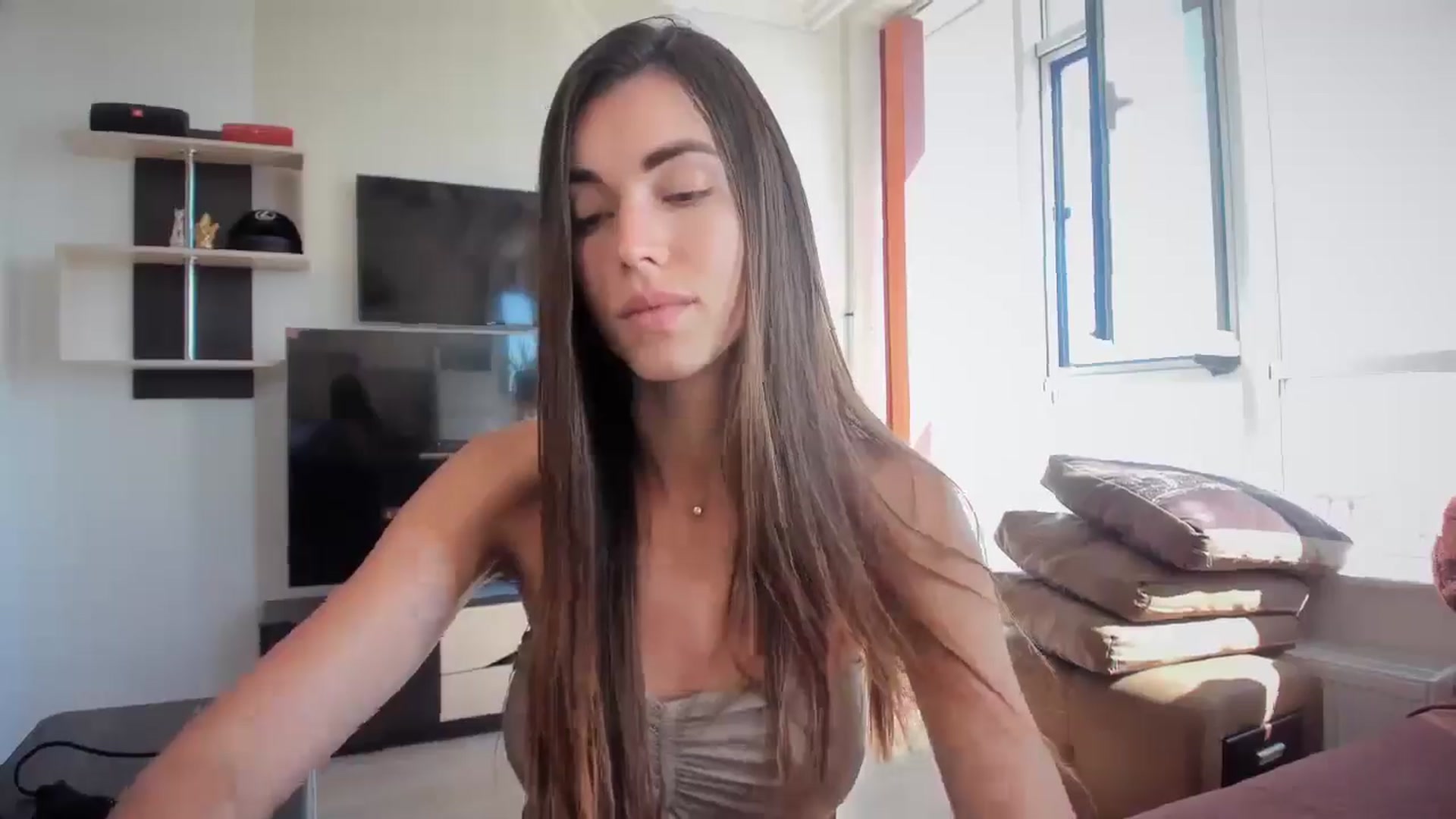 Gallery image thumbnail from laurensaenz's myfreecams stream on, 08/28/2025, 07:31 image 7 of 20