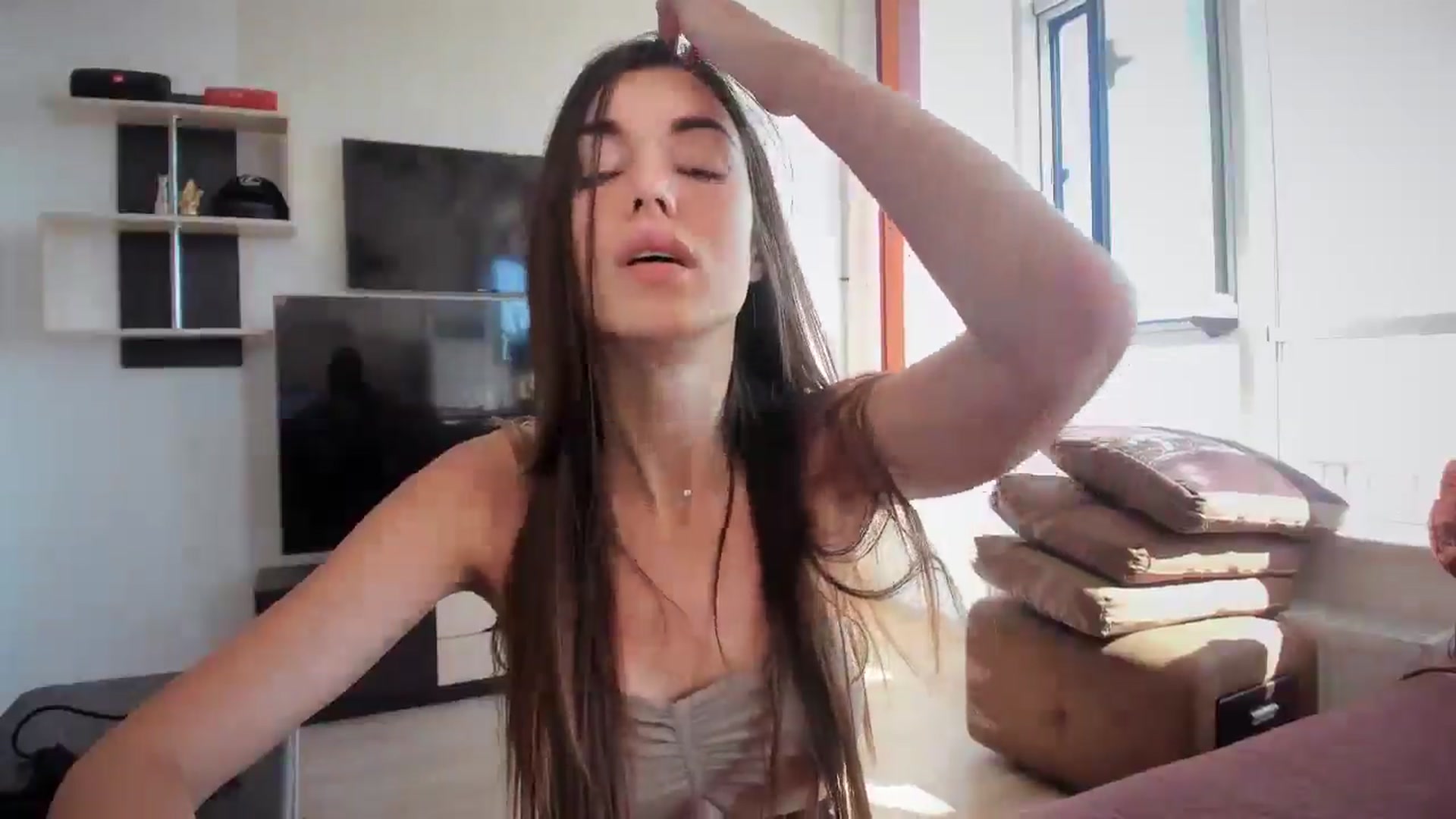 Gallery image thumbnail from laurensaenz's myfreecams stream on, 08/28/2025, 07:31 image 16 of 20