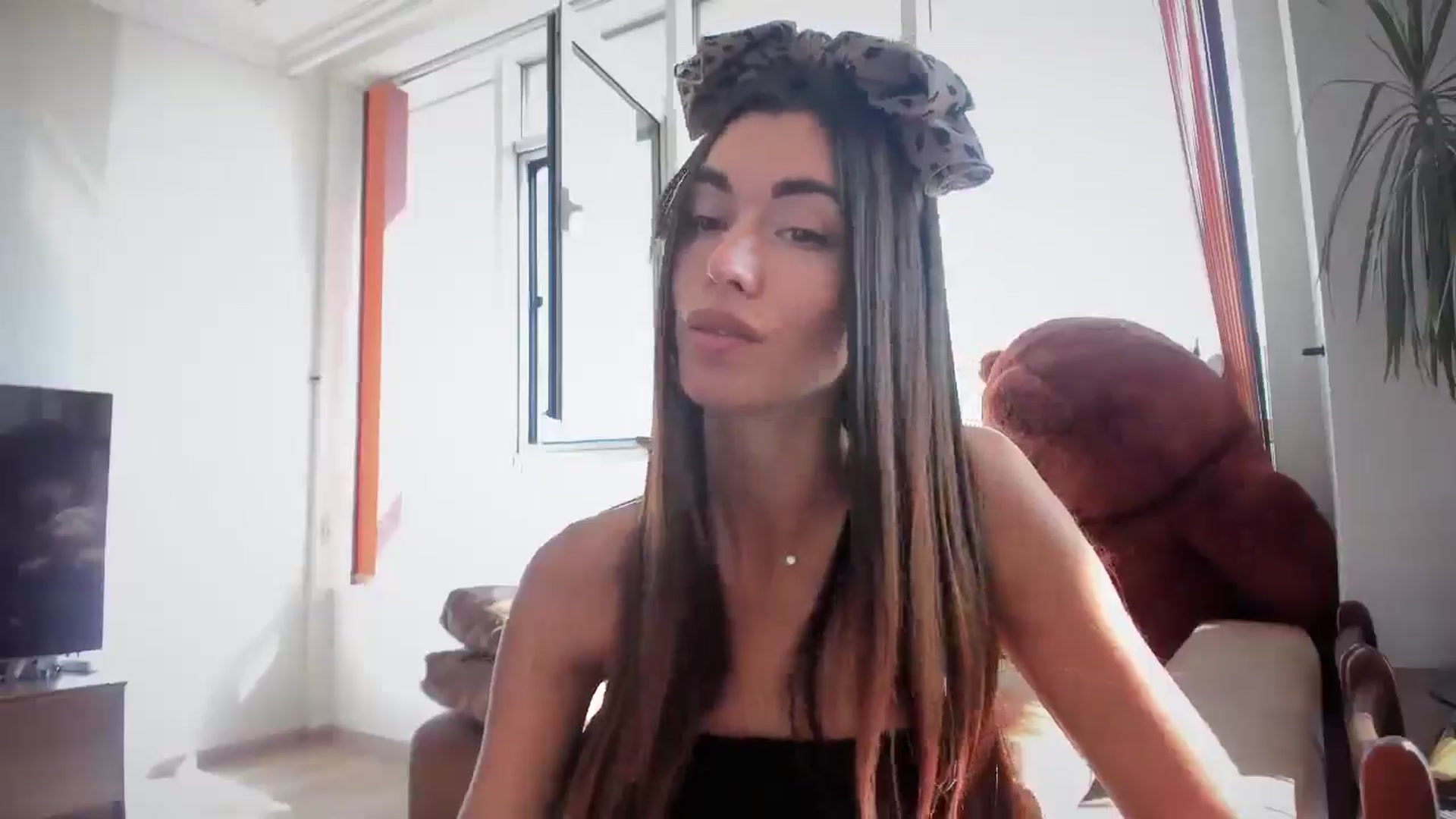 Gallery image thumbnail from laurensaenz's myfreecams stream on, 08/30/2025, 07:43 image 8 of 20
