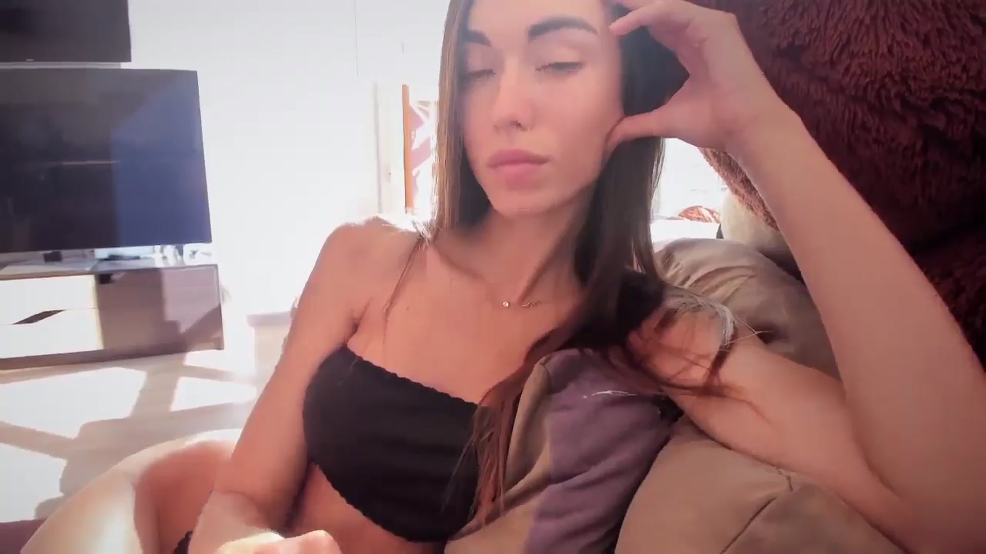 Gallery image thumbnail from laurensaenz's myfreecams stream on, 08/31/2025, 06:38 image 9 of 20