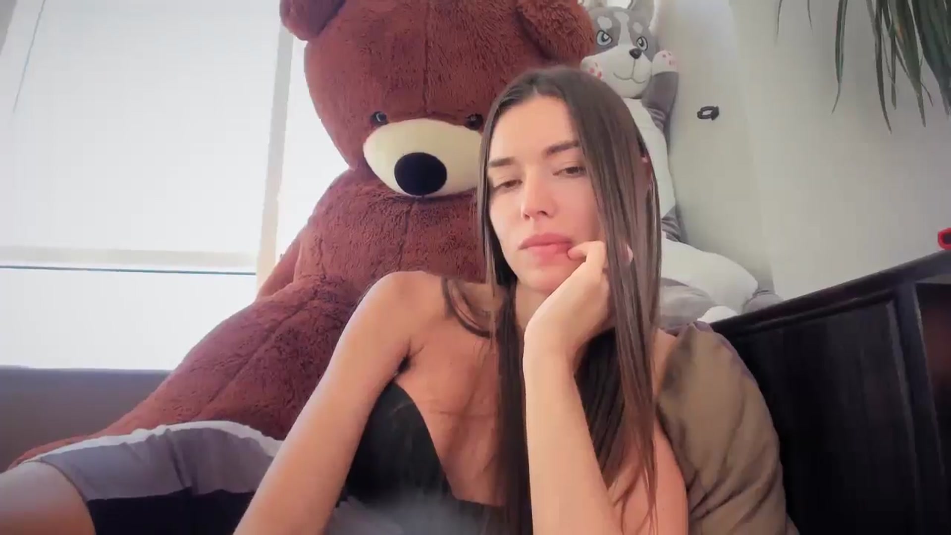 Gallery image thumbnail from laurensaenz's myfreecams stream on, 09/03/2025, 06:10 image 6 of 20