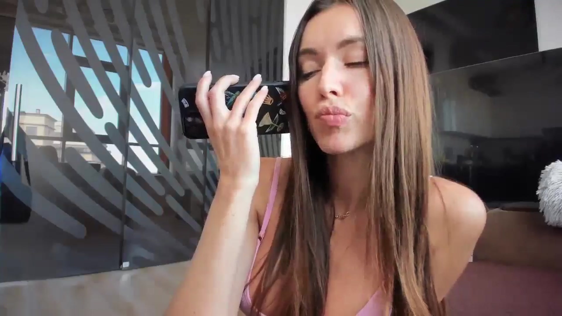 Gallery image thumbnail from laurensaenz's myfreecams stream on, 09/25/2025, 14:58 image 3 of 20
