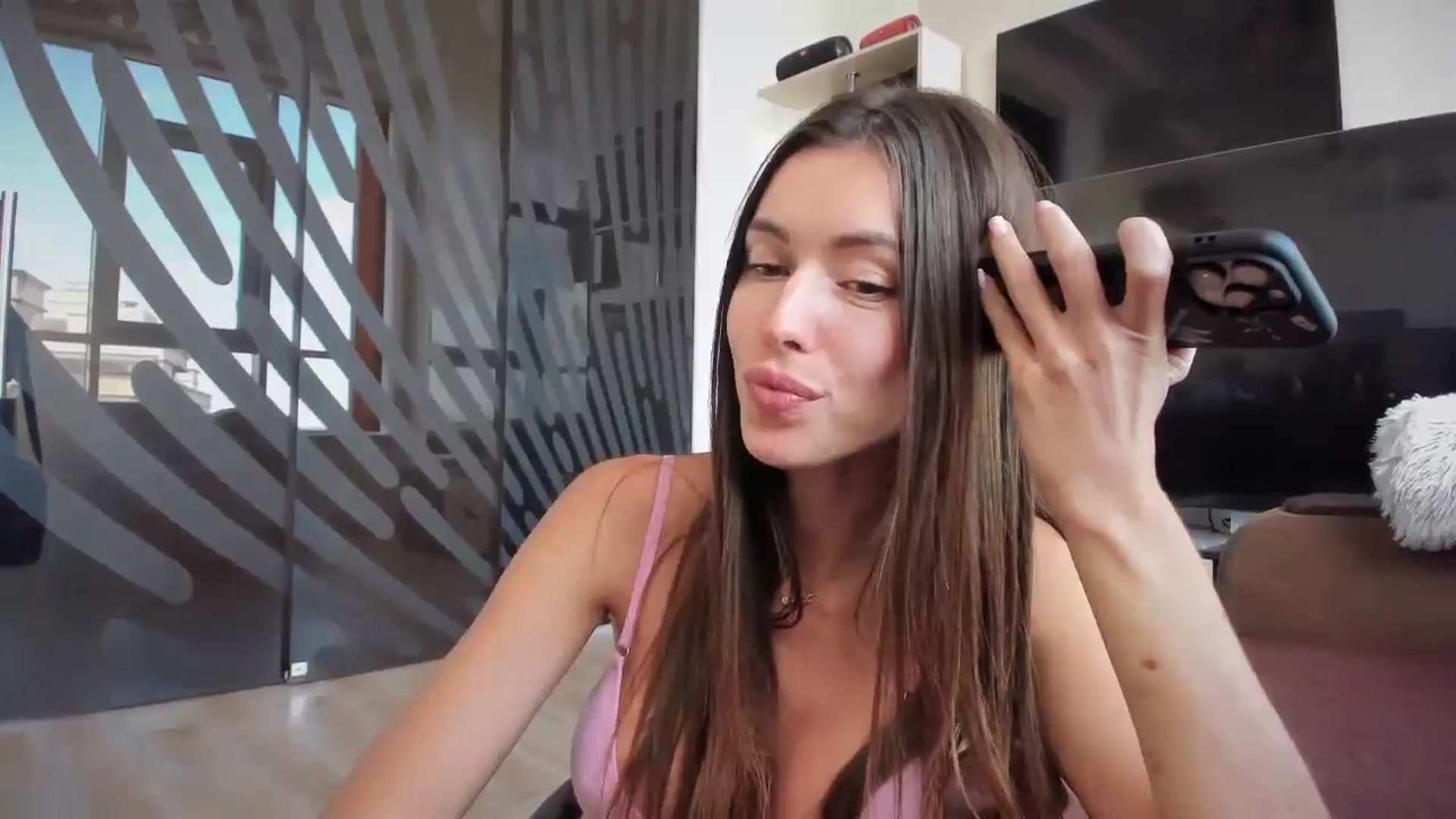 Gallery image thumbnail from laurensaenz's myfreecams stream on, 09/25/2025, 14:58 image 2 of 20