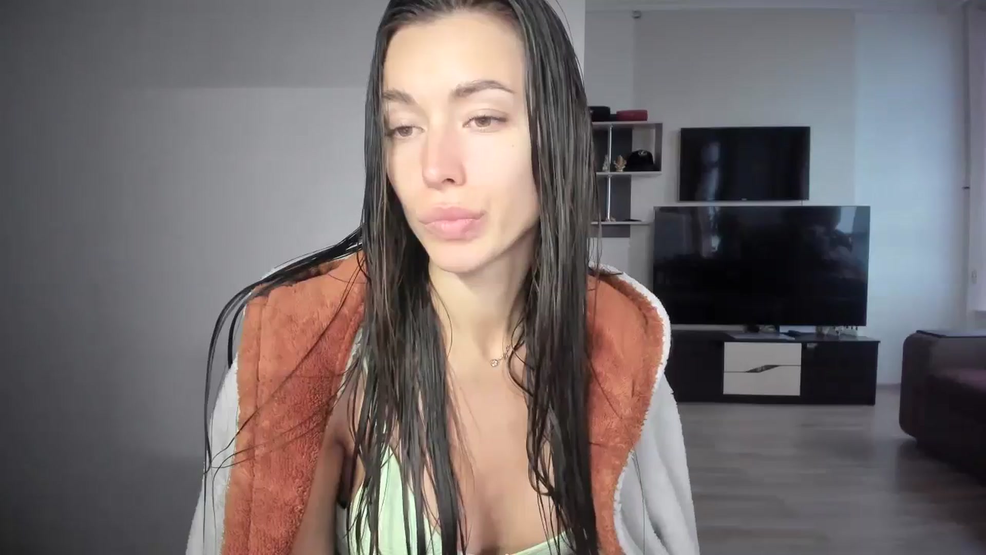 Gallery image thumbnail from laurensaenz's myfreecams stream on, 10/04/2025, 08:37 image 4 of 20