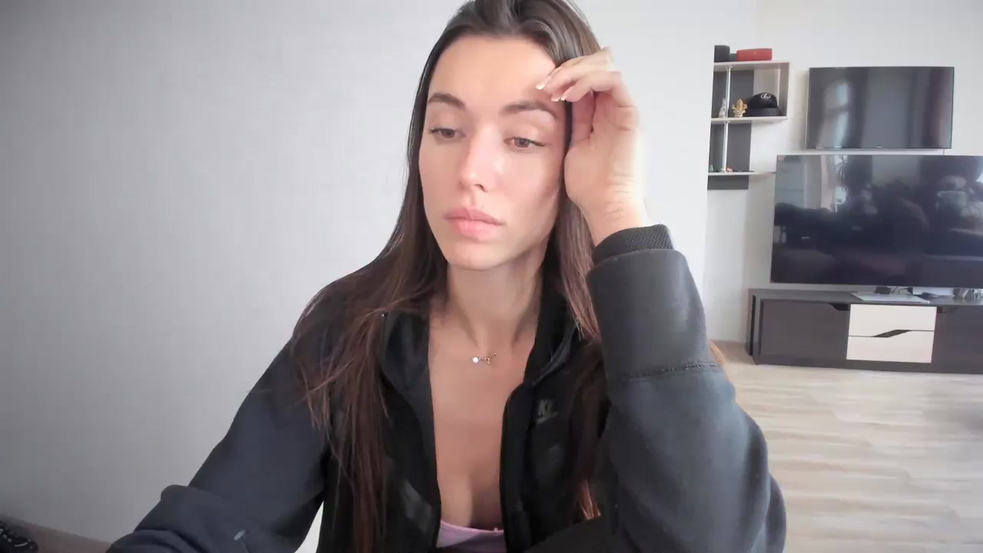 Gallery image thumbnail from laurensaenz's myfreecams stream on, 10/06/2025, 14:35 image 4 of 20