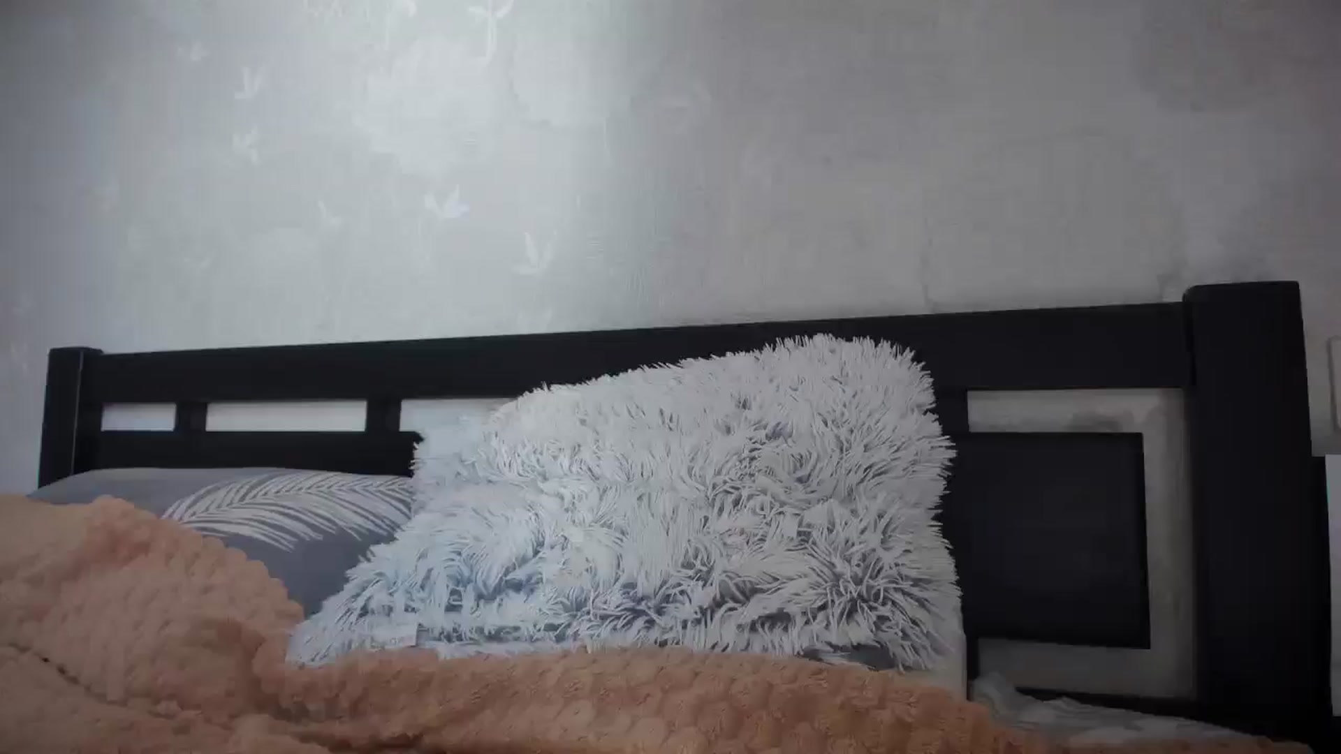 Gallery image thumbnail from laurensaenz's myfreecams stream on, 10/14/2025, 06:52 image 10 of 20