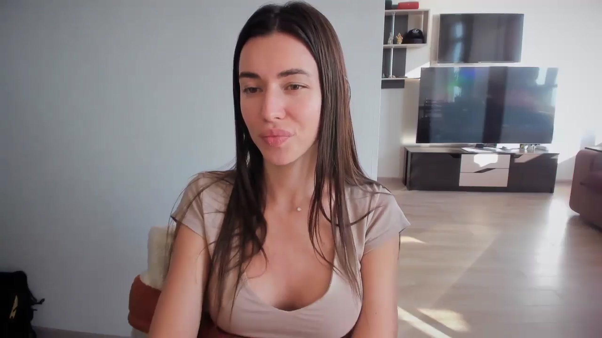 Gallery image thumbnail from laurensaenz's myfreecams stream on, 10/16/2025, 06:53 image 10 of 20