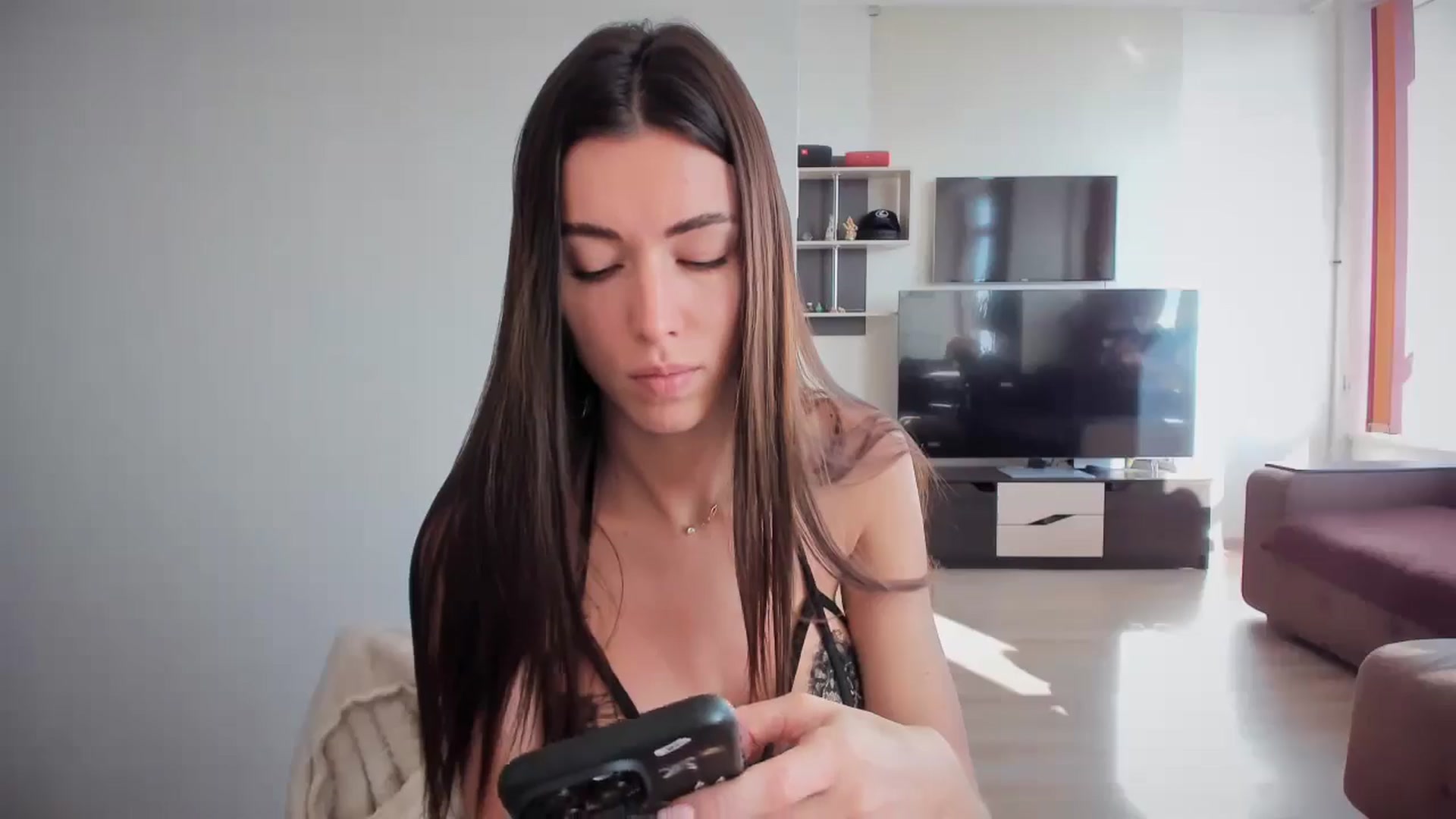Gallery image thumbnail from laurensaenz's myfreecams stream on, 10/21/2025, 07:22 image 2 of 20