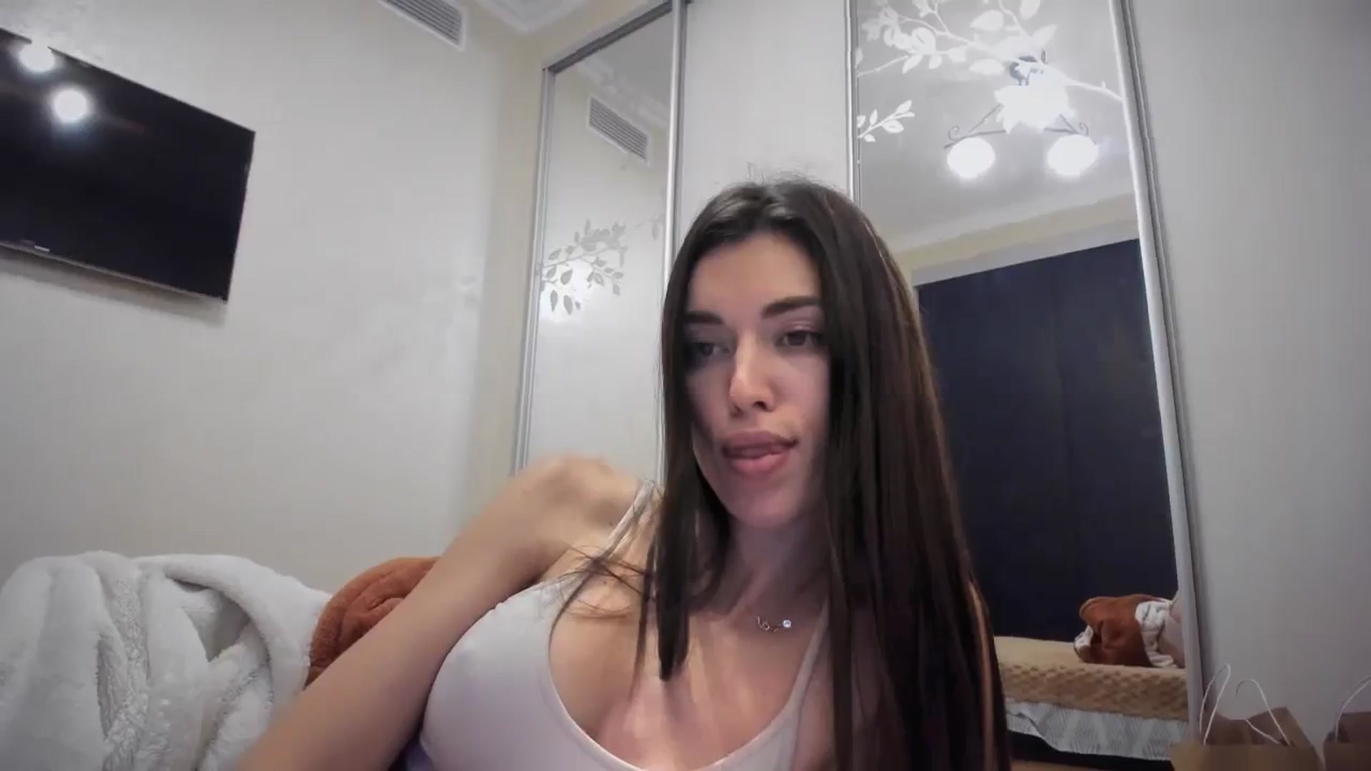 Gallery image thumbnail from laurensaenz's myfreecams stream on, 11/08/2025, 17:18 image 12 of 20
