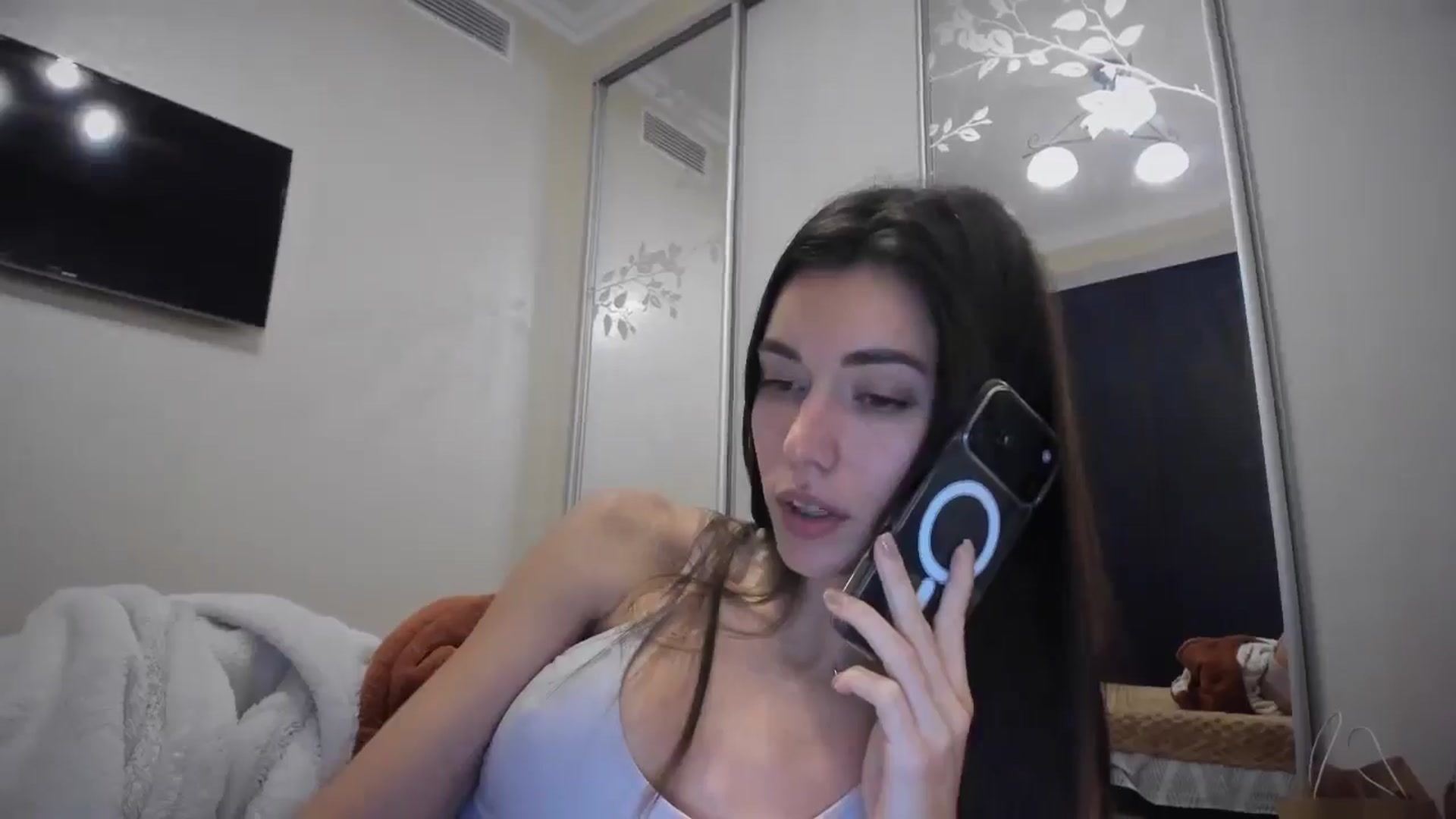 Gallery image thumbnail from laurensaenz's myfreecams stream on, 11/08/2025, 17:18 image 7 of 20