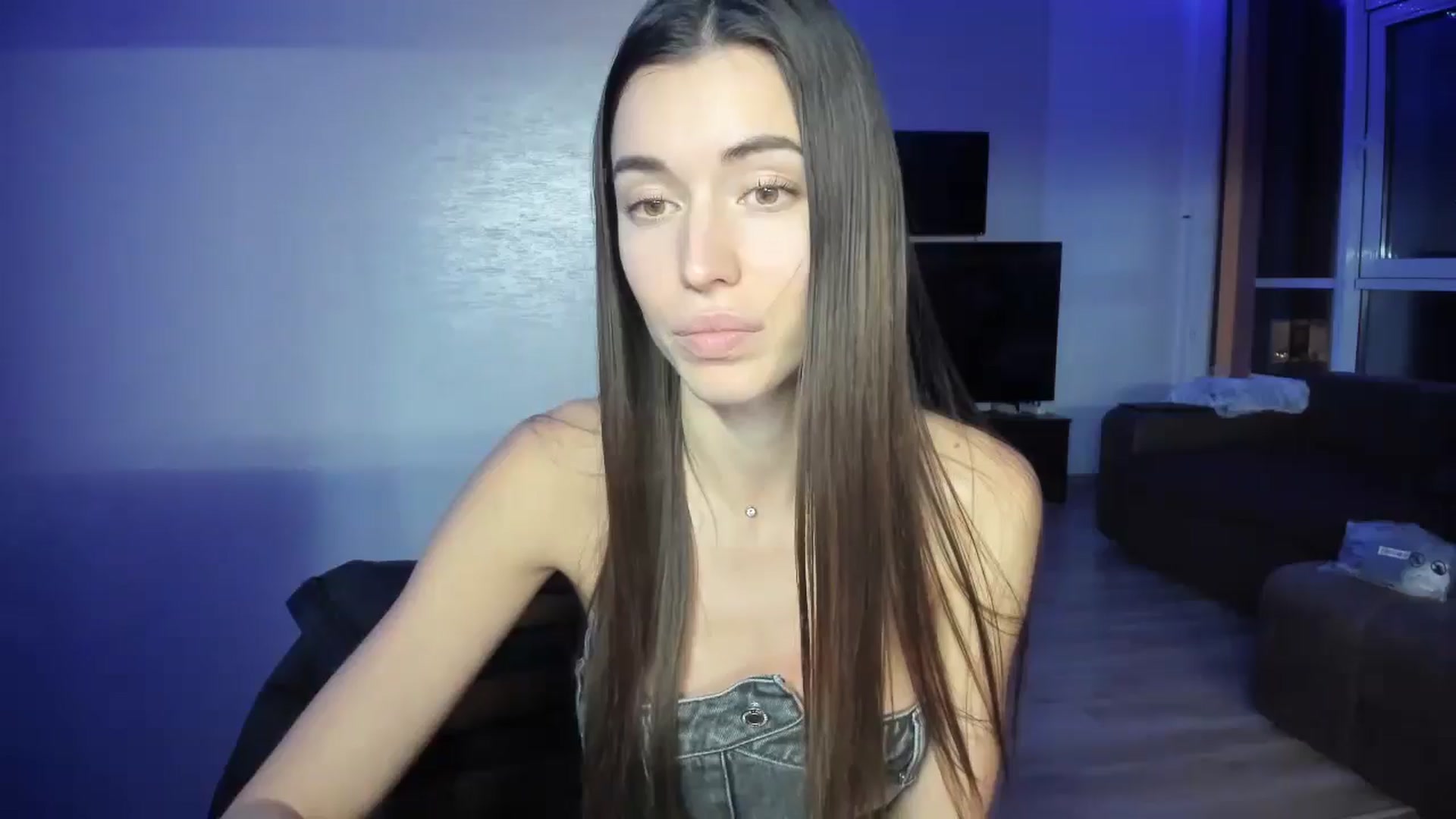 Gallery image thumbnail from laurensaenz's myfreecams stream on, 11/18/2025, 15:28 image 15 of 20