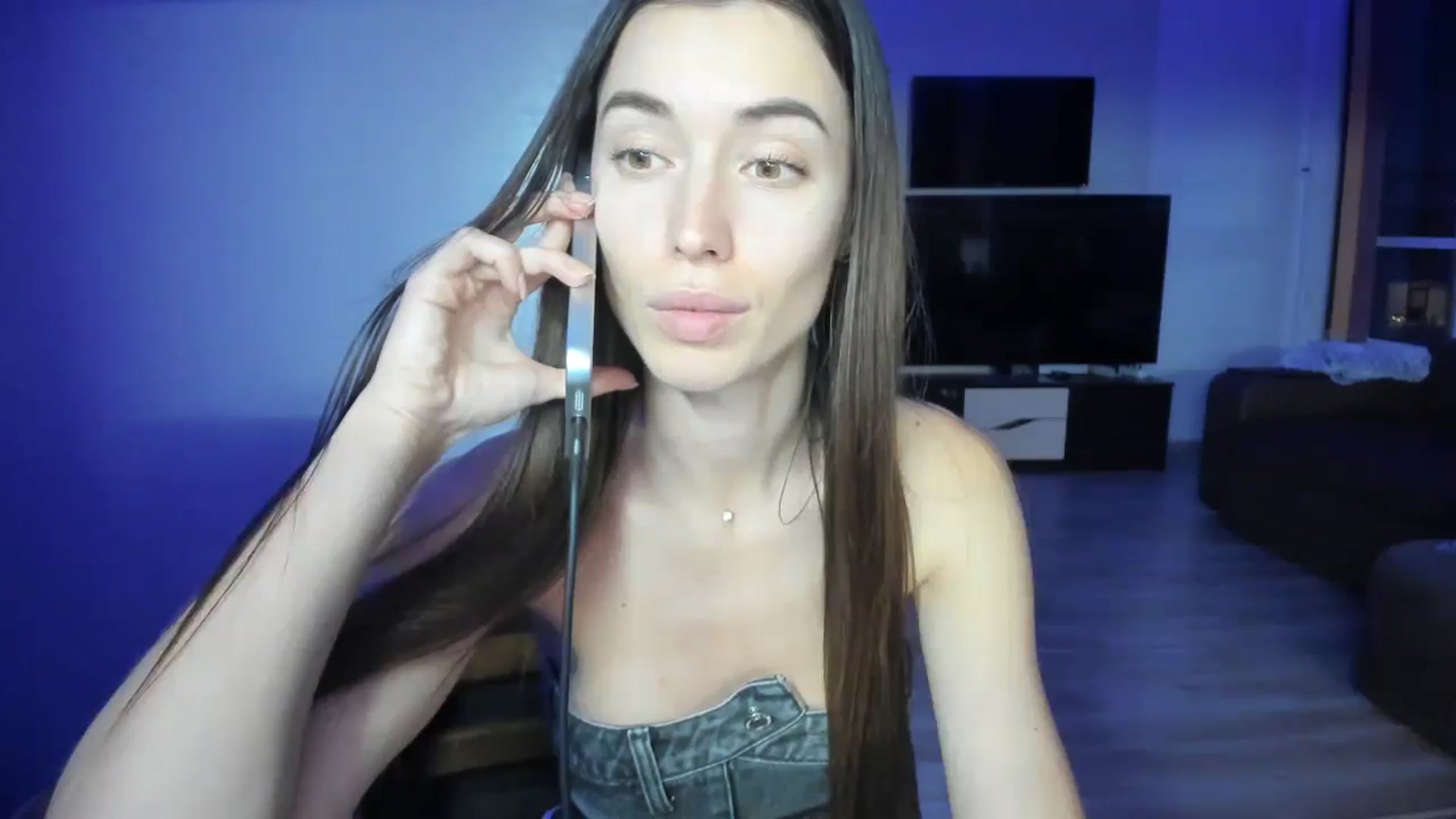 Gallery image thumbnail from laurensaenz's myfreecams stream on, 11/18/2025, 15:28 image 6 of 20