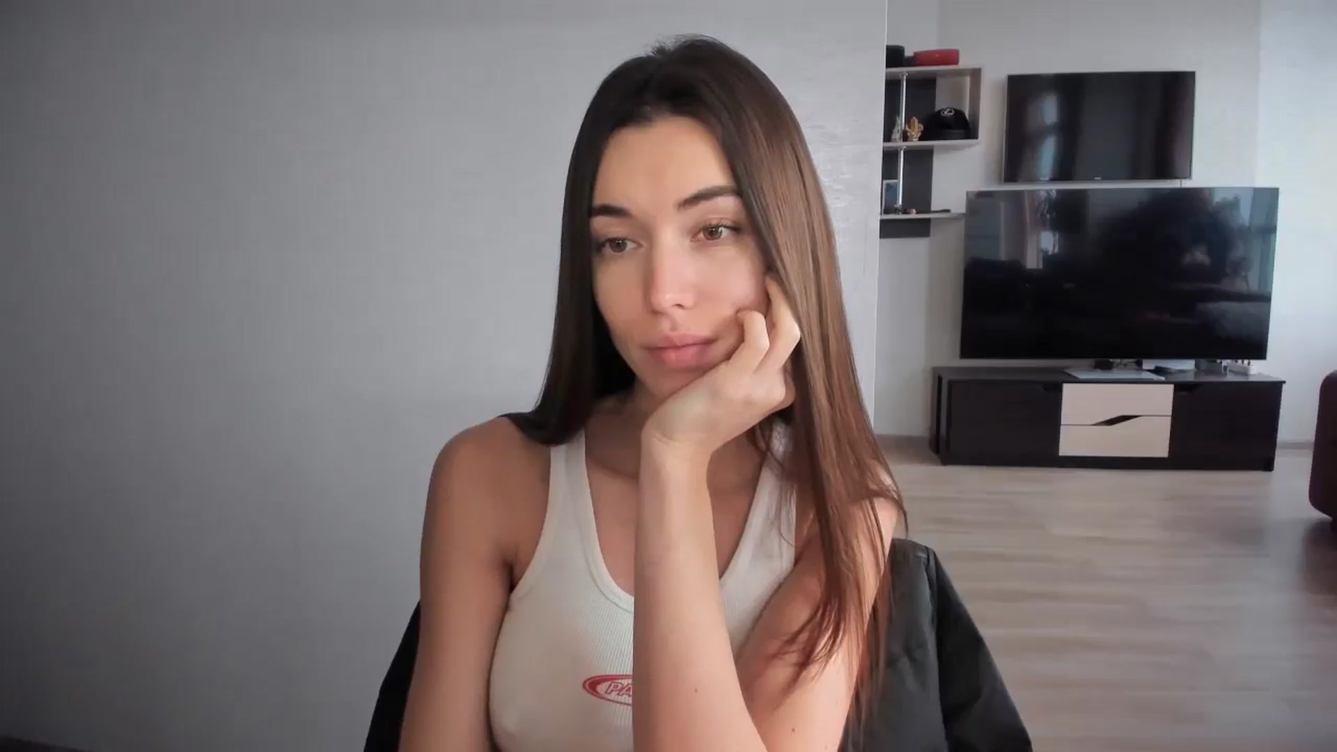 Gallery image thumbnail from laurensaenz's myfreecams stream on, 11/19/2025, 08:31 image 13 of 20