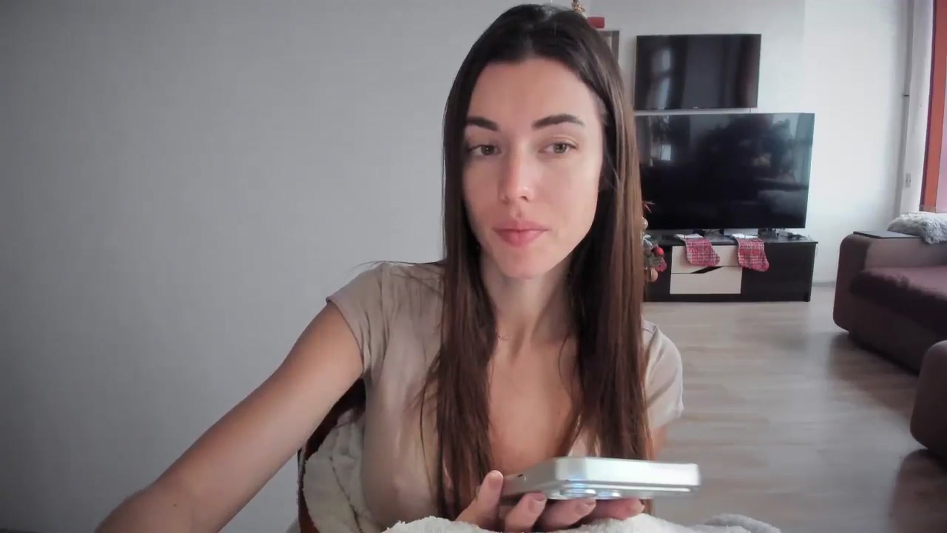 Gallery image thumbnail from laurensaenz's myfreecams stream on, 11/30/2025, 08:21 image 13 of 20
