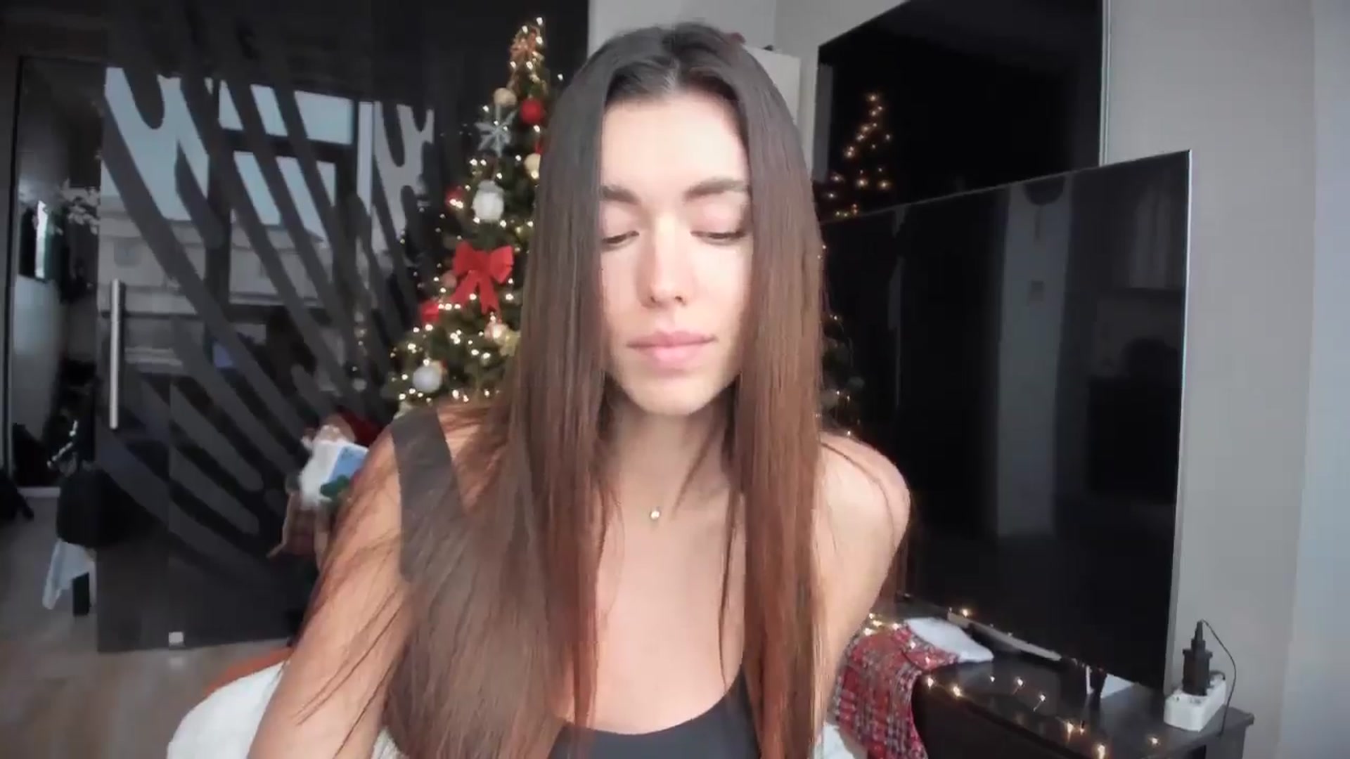 Gallery image thumbnail from laurensaenz's myfreecams stream on, 12/05/2025, 08:27 image 6 of 20