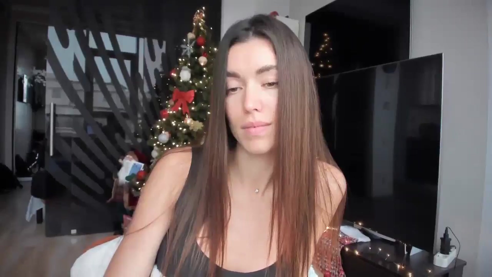 Gallery image thumbnail from laurensaenz's myfreecams stream on, 12/05/2025, 08:27 image 13 of 20