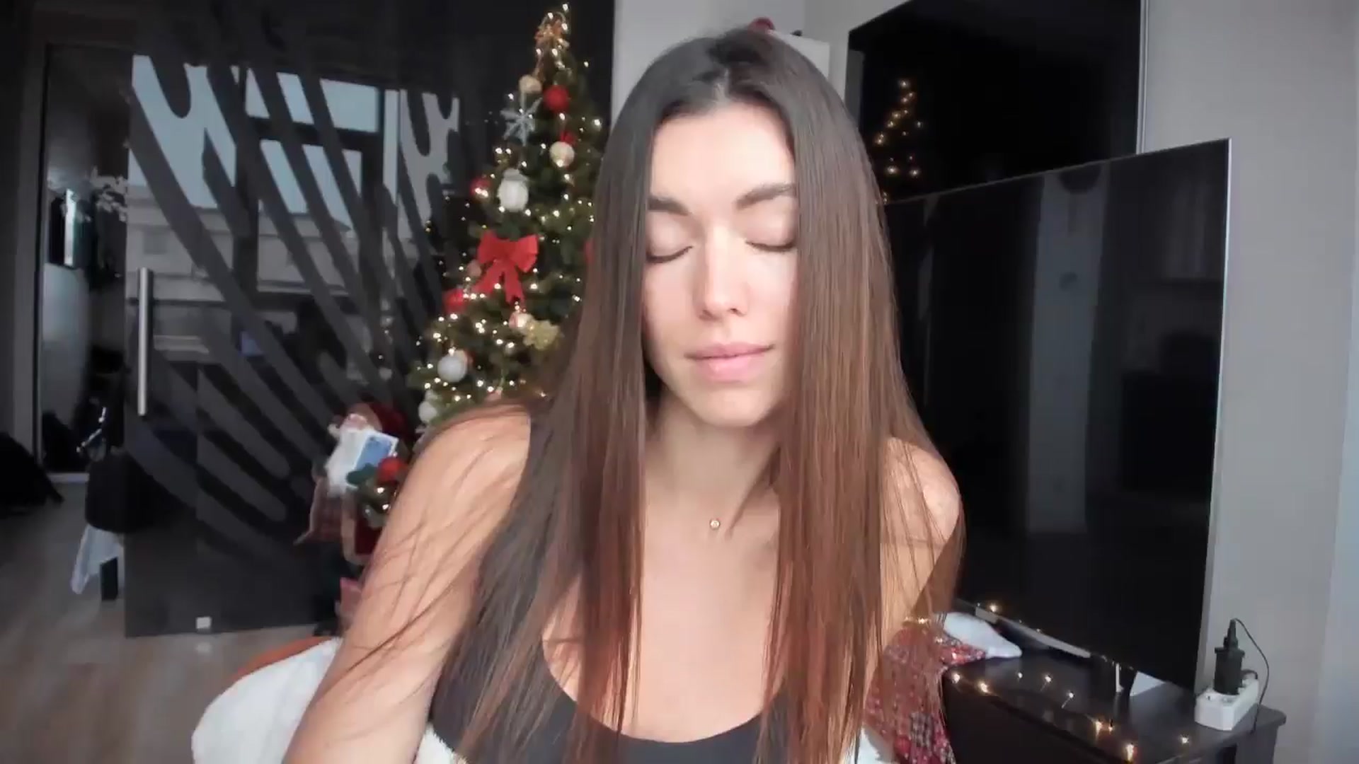 Gallery image thumbnail from laurensaenz's myfreecams stream on, 12/05/2025, 08:27 image 12 of 20