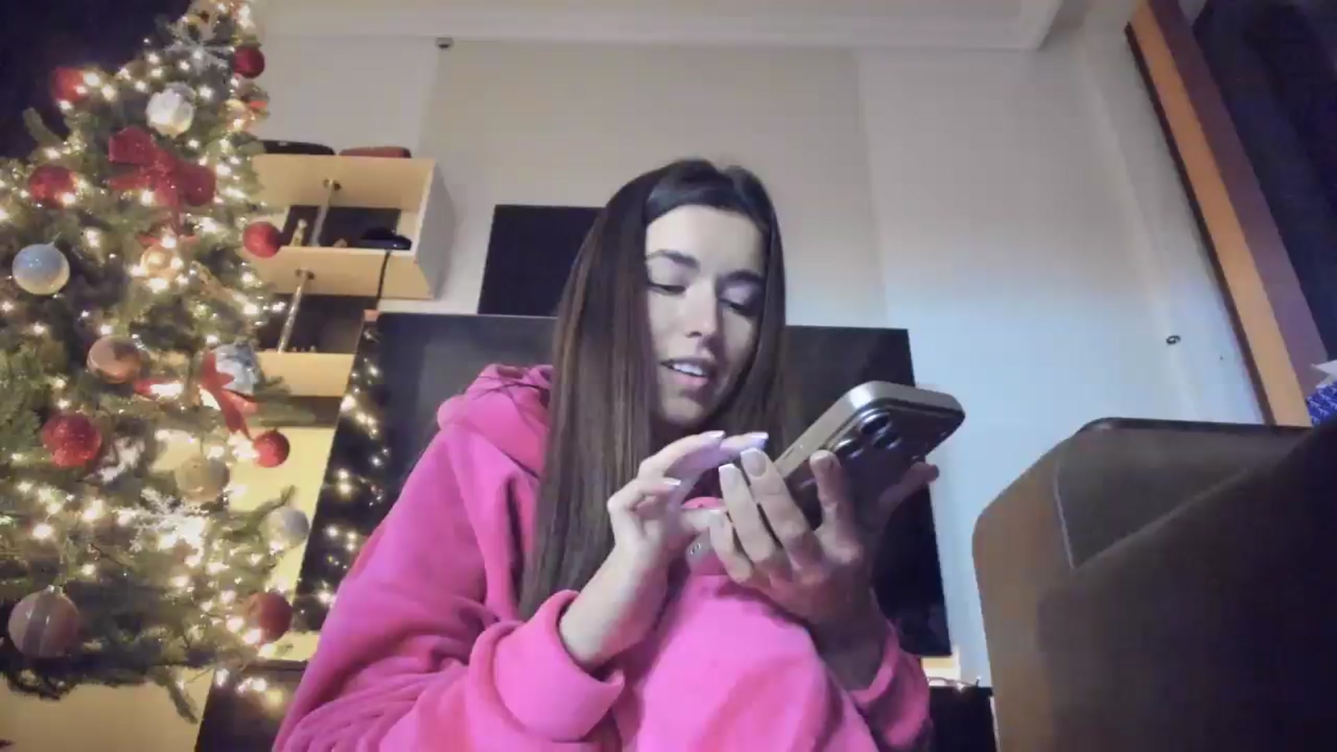 Gallery image thumbnail from laurensaenz's myfreecams stream on, 12/05/2025, 16:32 image 1 of 20