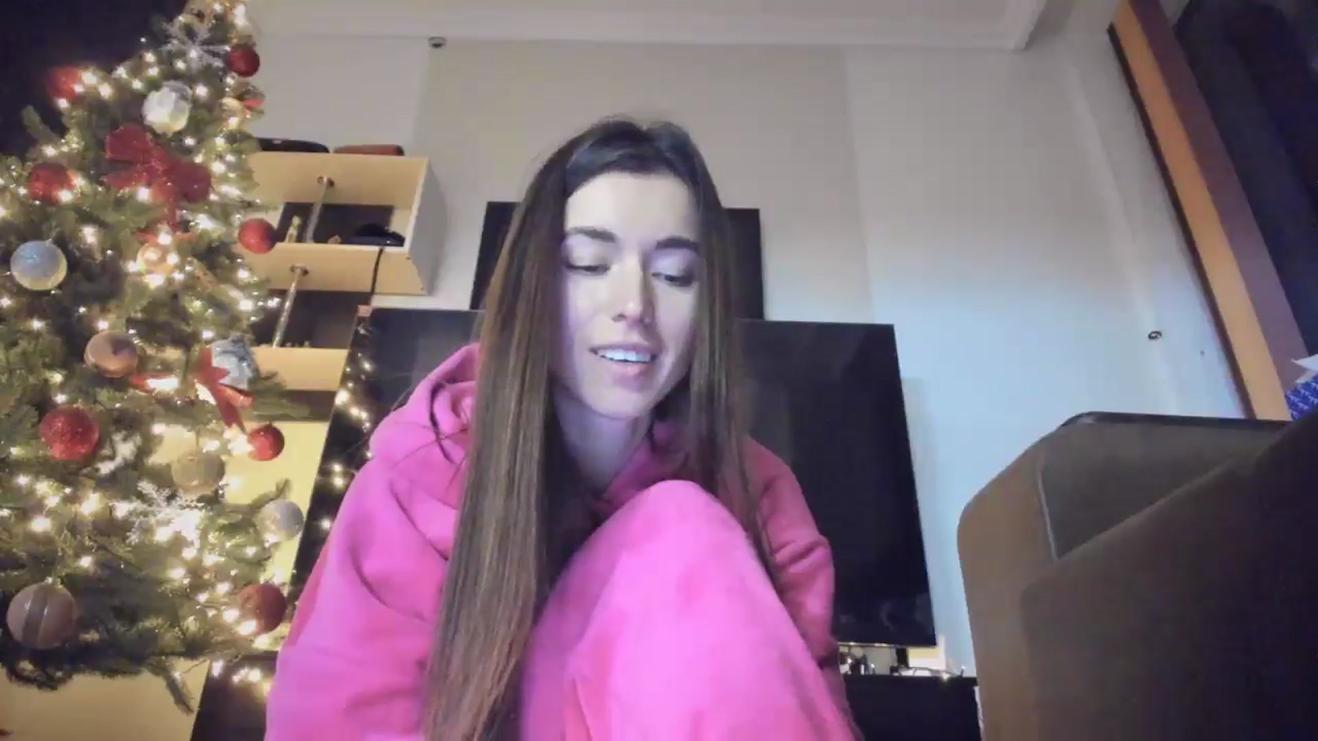 Gallery image thumbnail from laurensaenz's myfreecams stream on, 12/05/2025, 16:32 image 17 of 20