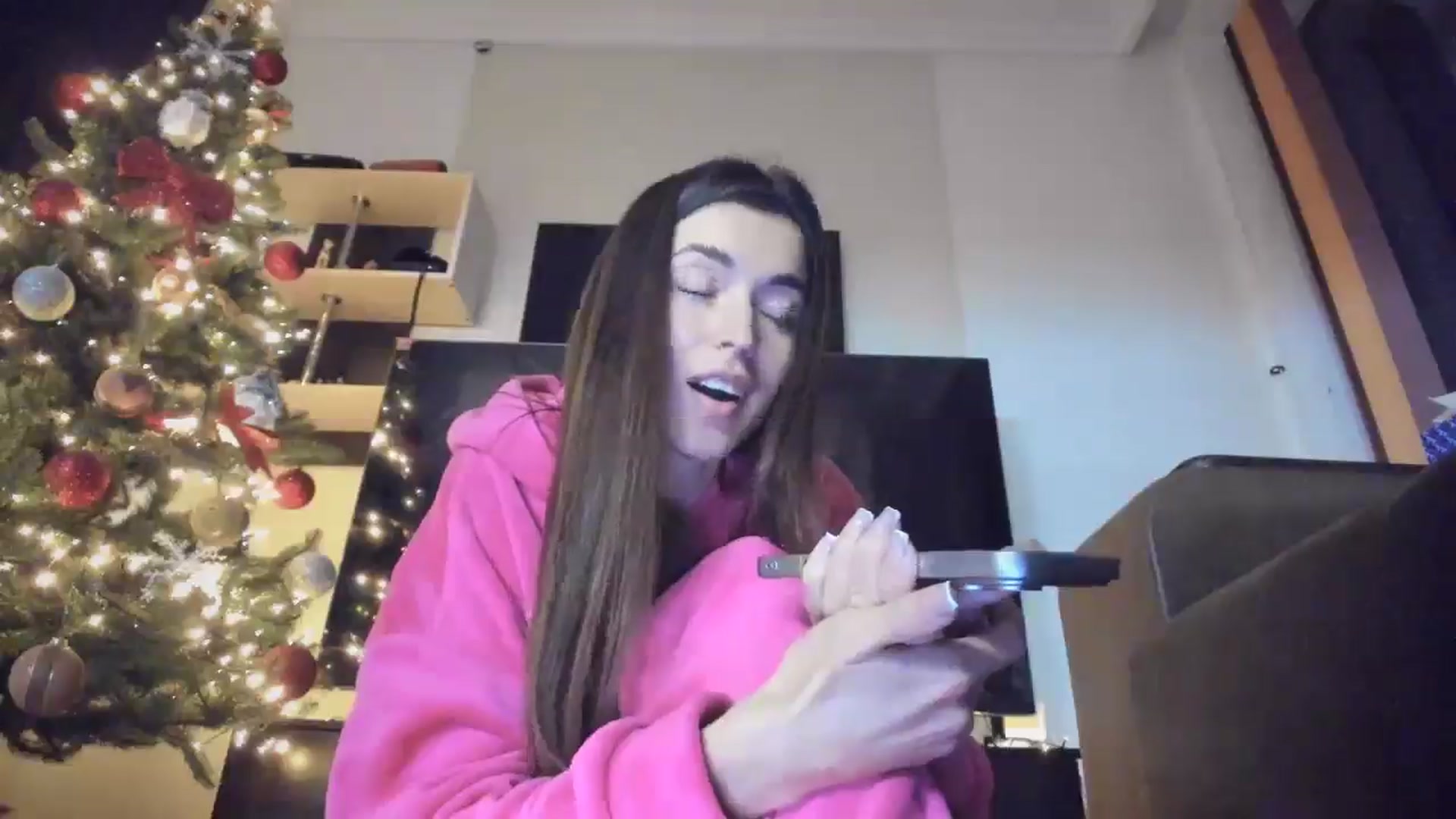 Gallery image thumbnail from laurensaenz's myfreecams stream on, 12/05/2025, 16:32 image 6 of 20