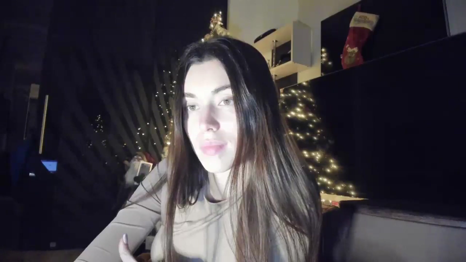 Gallery image thumbnail from laurensaenz's myfreecams stream on, 12/15/2025, 16:41 image 4 of 20