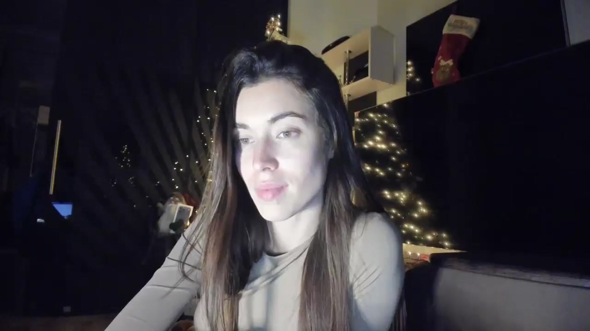 Gallery image thumbnail from laurensaenz's myfreecams stream on, 12/15/2025, 16:41 image 6 of 20