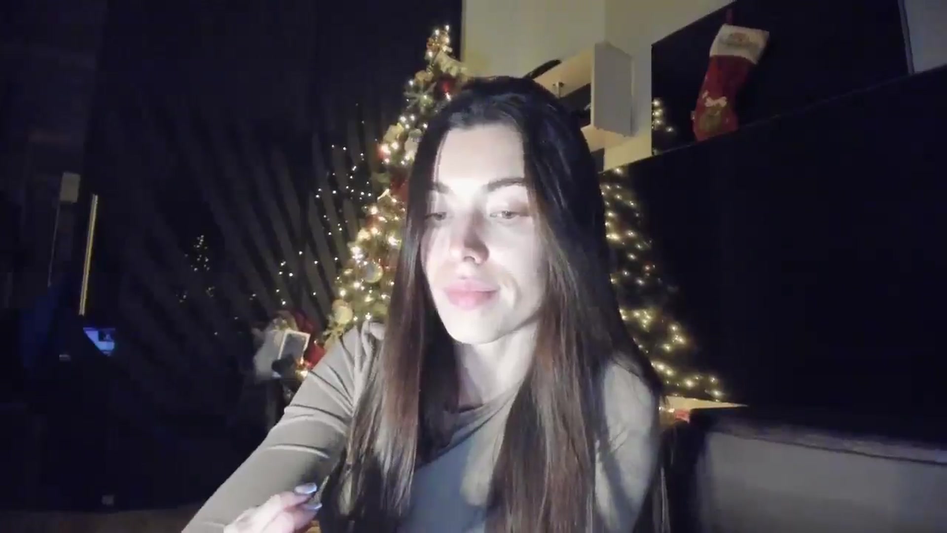 Gallery image thumbnail from laurensaenz's myfreecams stream on, 12/15/2025, 16:41 image 10 of 20