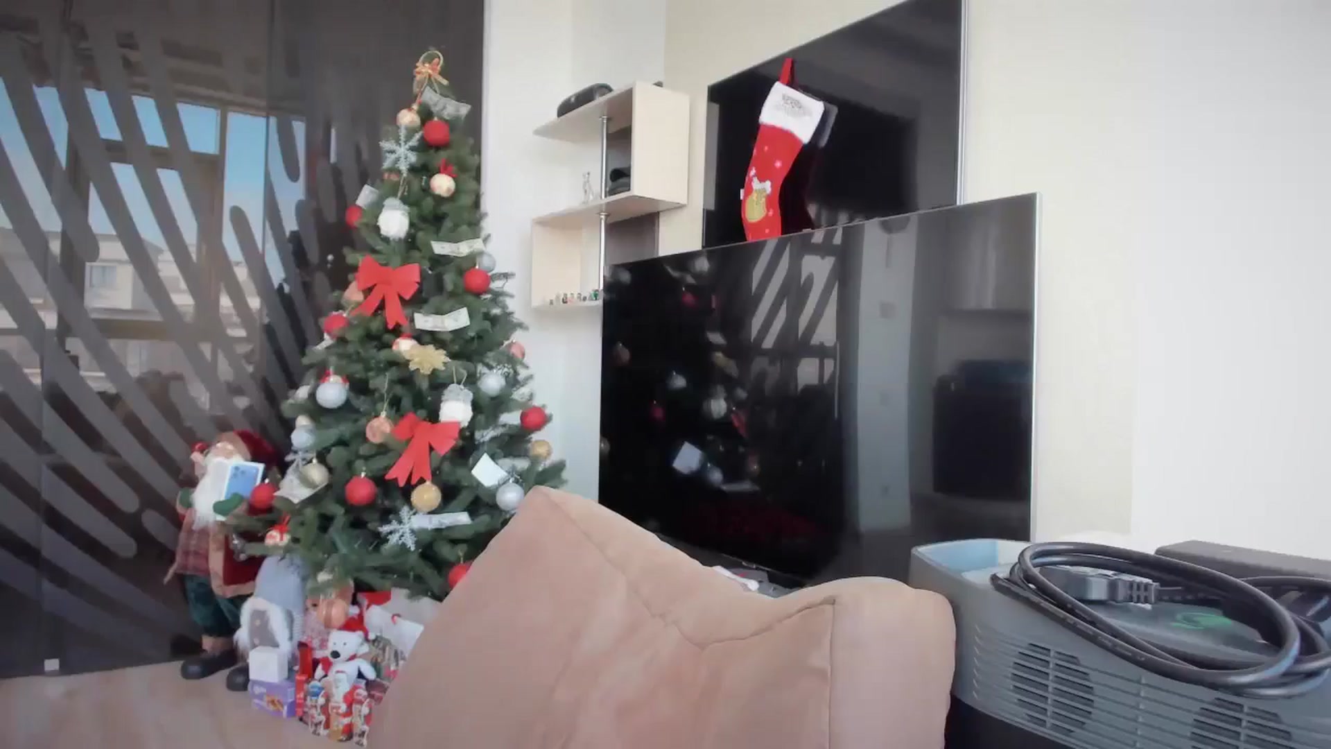 Gallery image thumbnail from laurensaenz's myfreecams stream on, 12/16/2025, 09:39 image 15 of 20