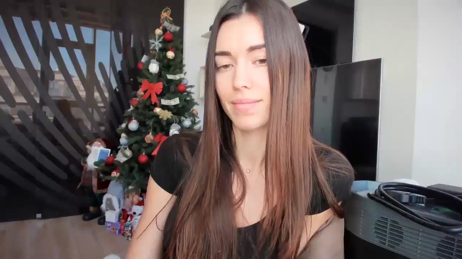Gallery image thumbnail from laurensaenz's myfreecams stream on, 12/16/2025, 09:39 image 12 of 20