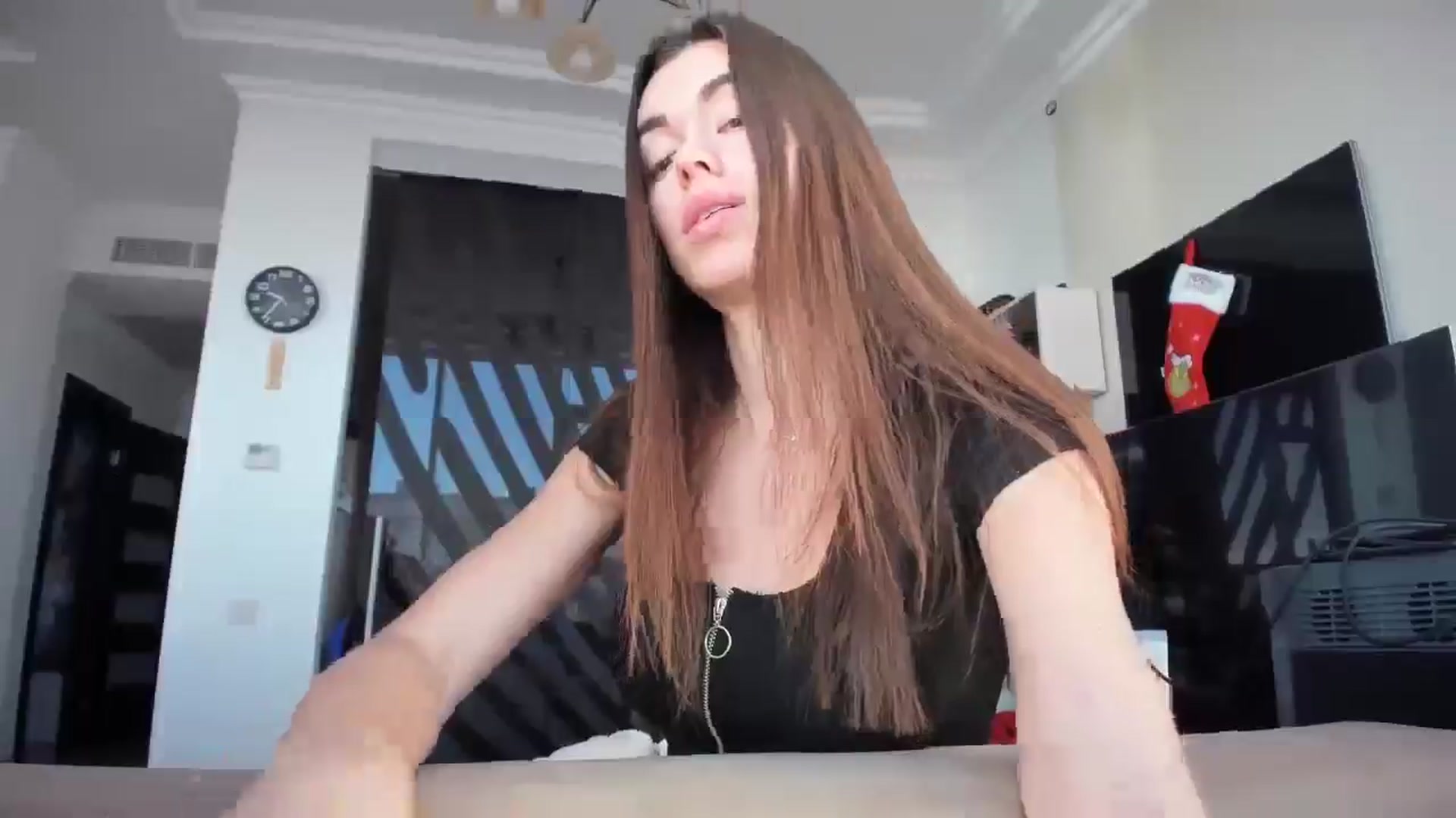 Gallery image thumbnail from laurensaenz's myfreecams stream on, 12/16/2025, 09:39 image 3 of 20