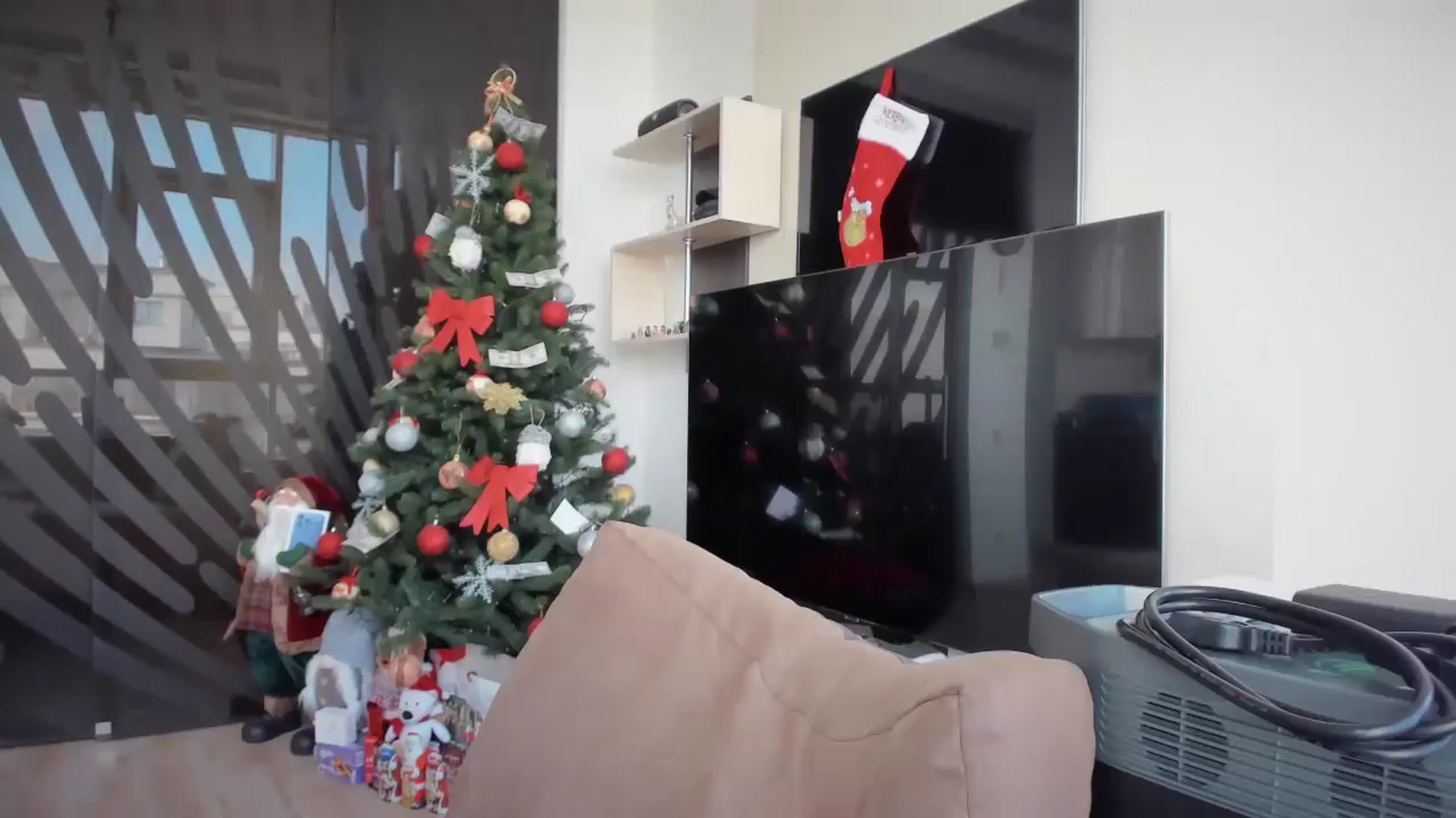 Gallery image thumbnail from laurensaenz's myfreecams stream on, 12/16/2025, 09:39 image 17 of 20